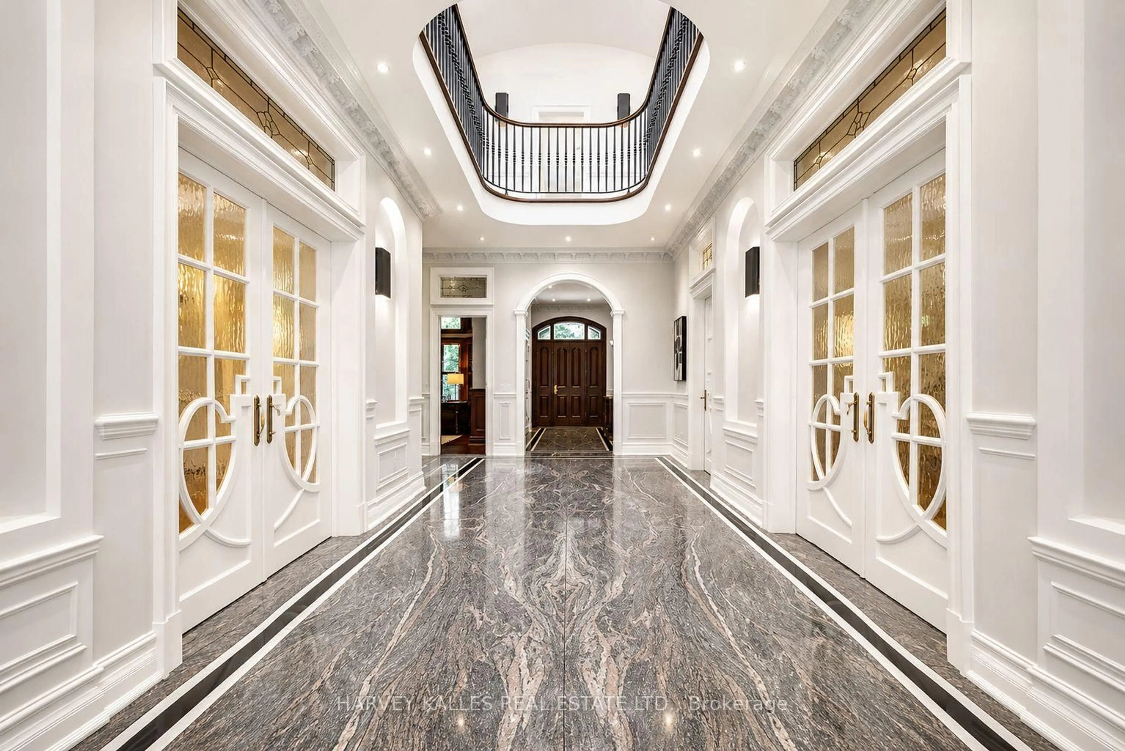 Indoor foyer for 1 Knightswood Rd, Toronto Ontario M4N 2G9