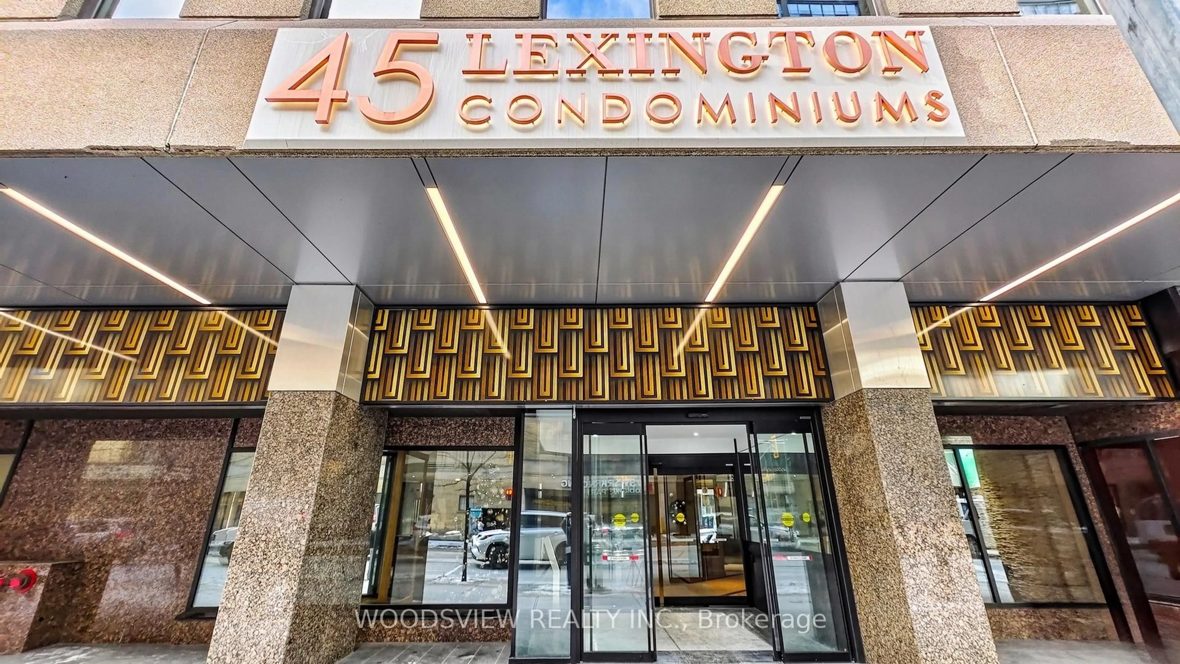 Indoor foyer for 45 Carlton St #1911, Toronto Ontario M5B 2H9