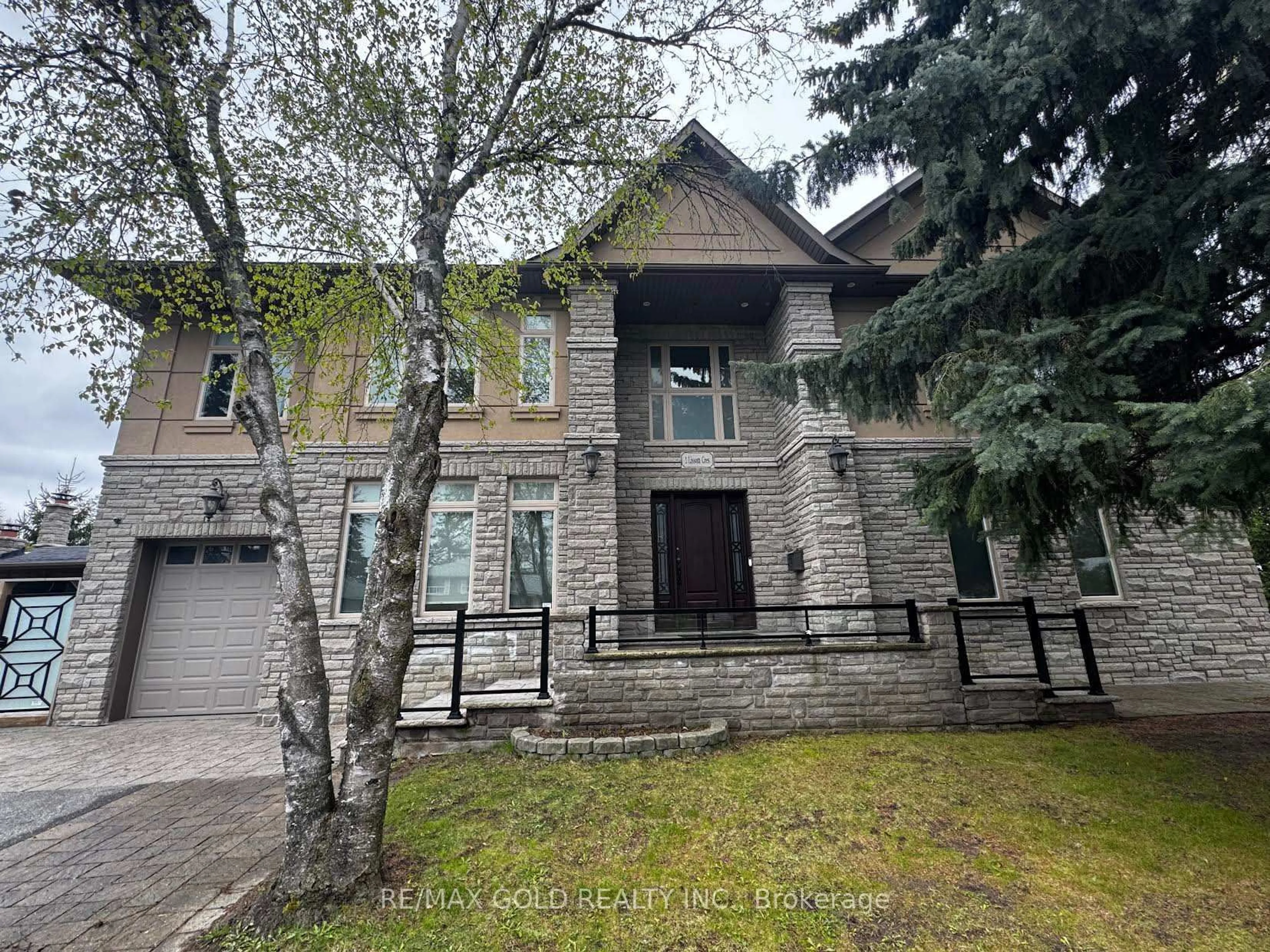A pic from outside/outdoor area/front of a property/back of a property/a pic from drone, unknown for 1 Lissom Cres, Toronto Ontario M2R 2N9
