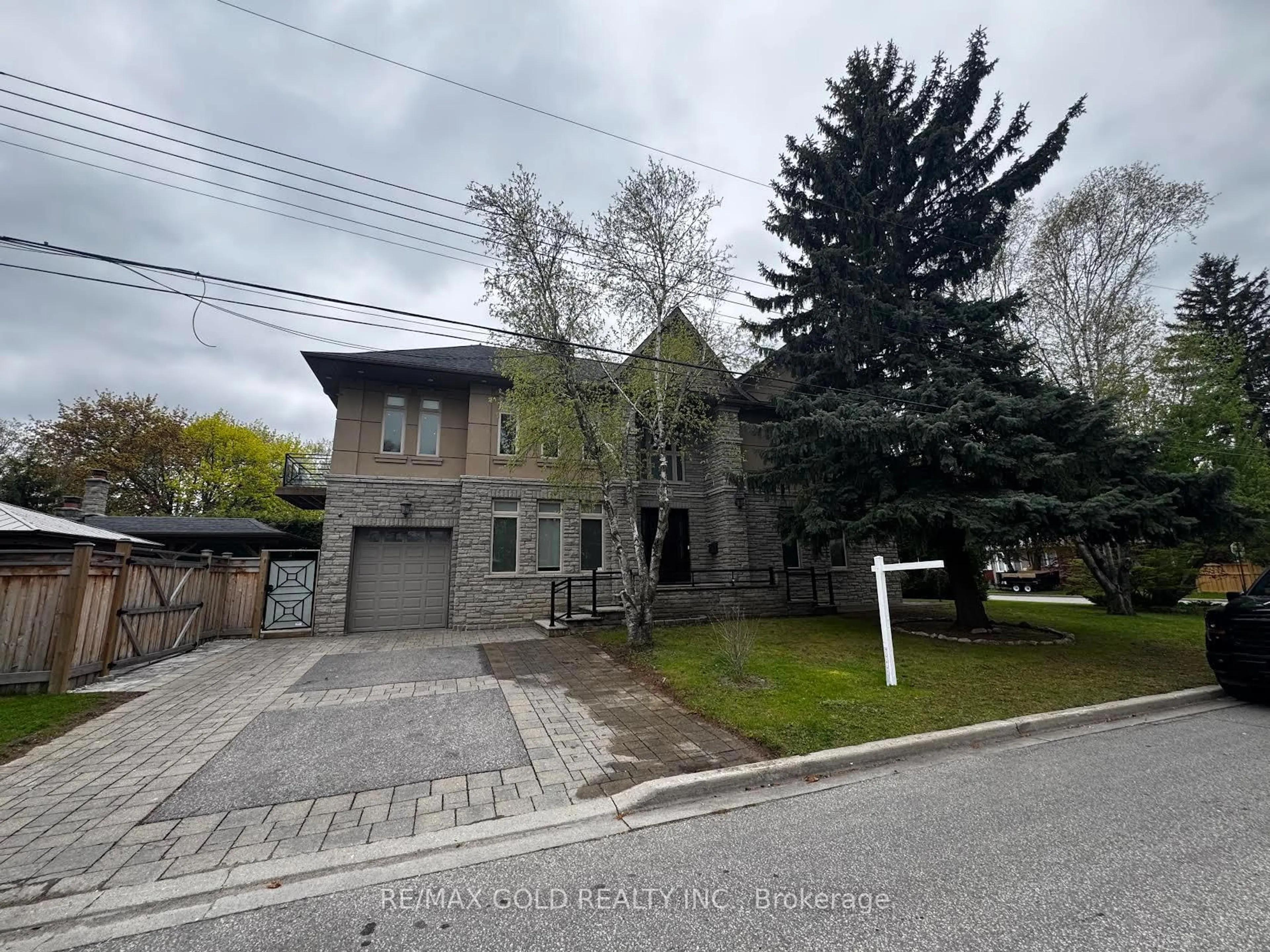 A pic from outside/outdoor area/front of a property/back of a property/a pic from drone, street for 1 Lissom Cres, Toronto Ontario M2R 2N9