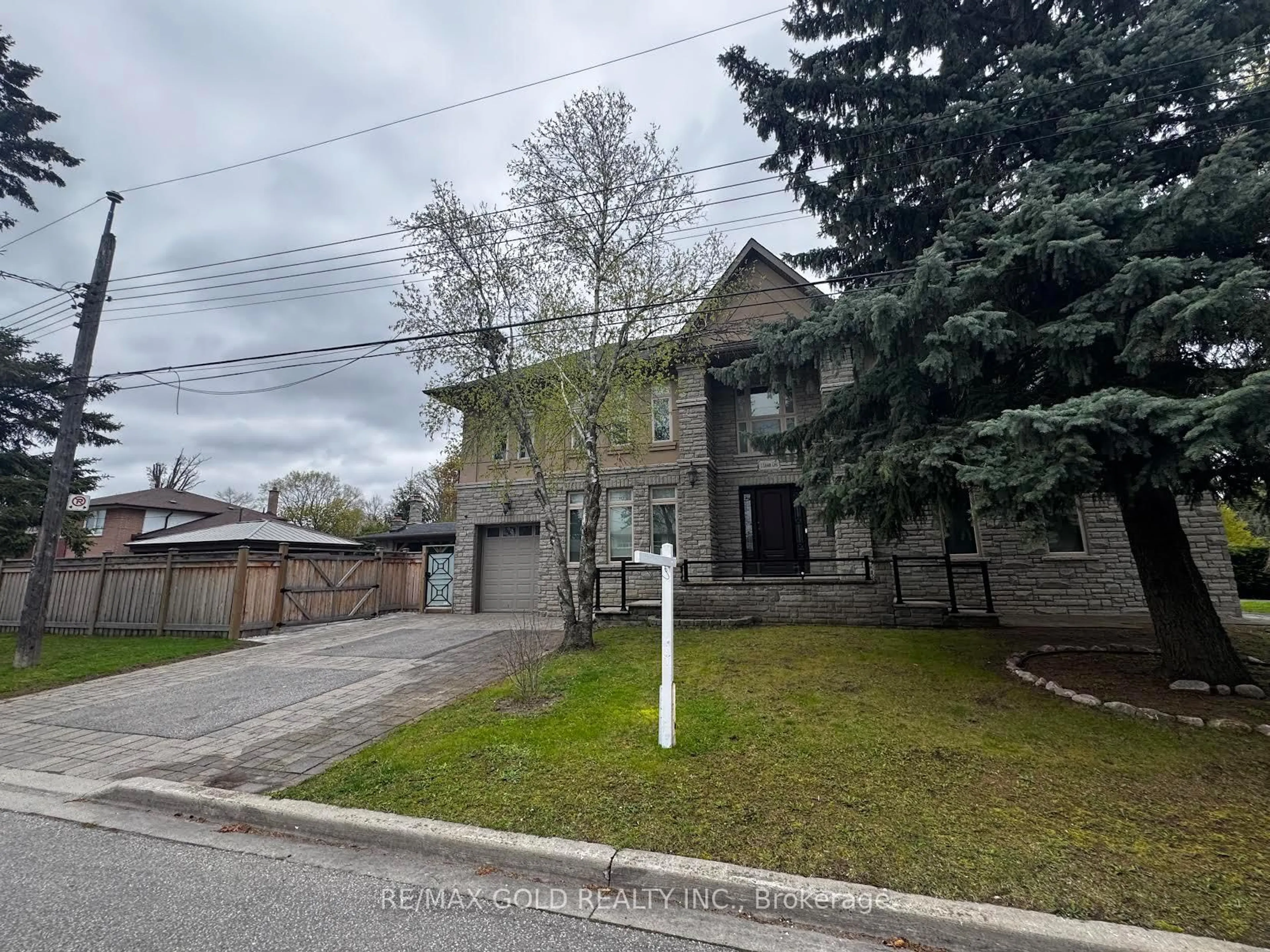 A pic from outside/outdoor area/front of a property/back of a property/a pic from drone, street for 1 Lissom Cres, Toronto Ontario M2R 2N9