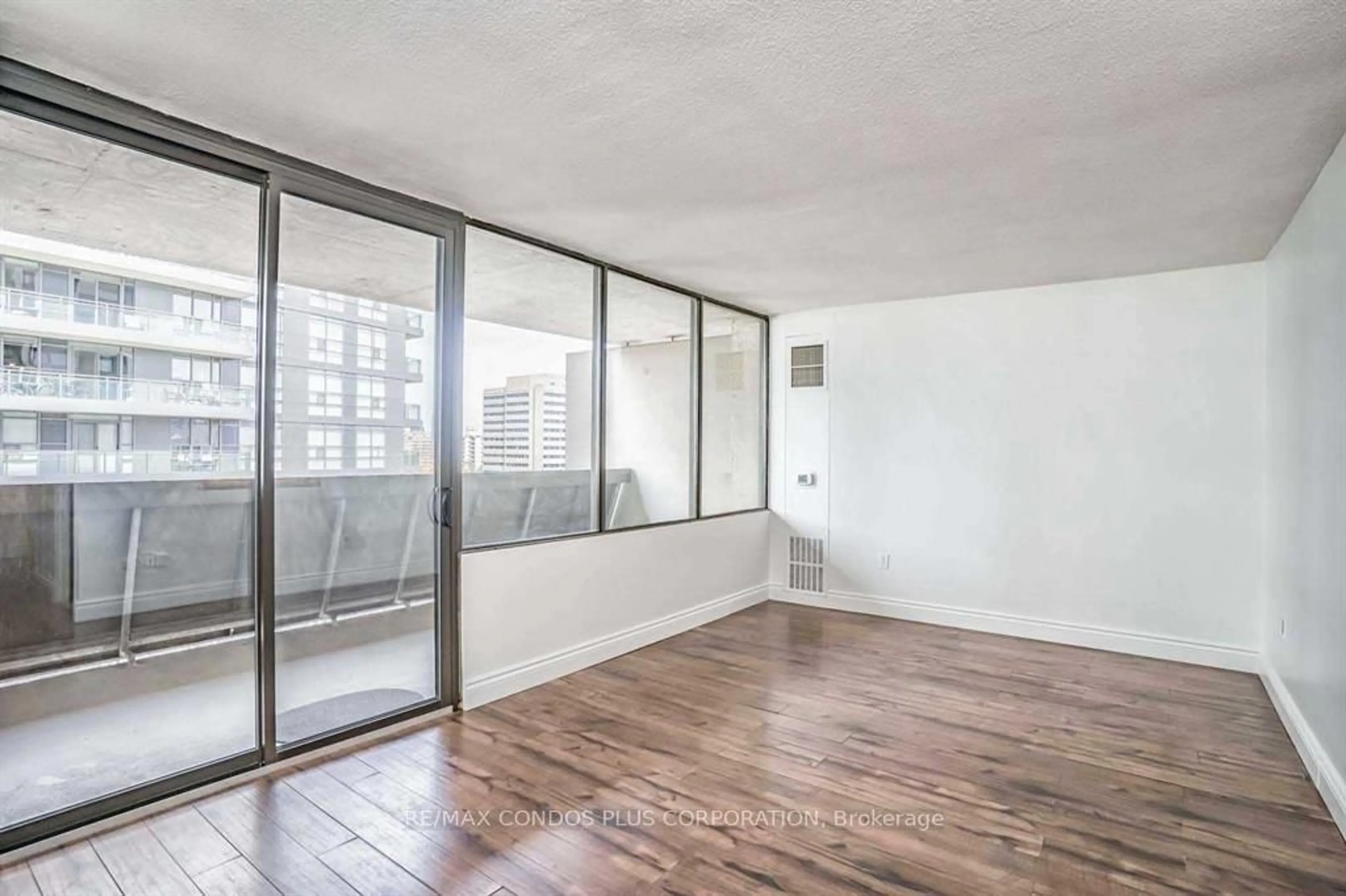 A pic of a room for 720 Spadina Ave #1011, Toronto Ontario M5S 2T9