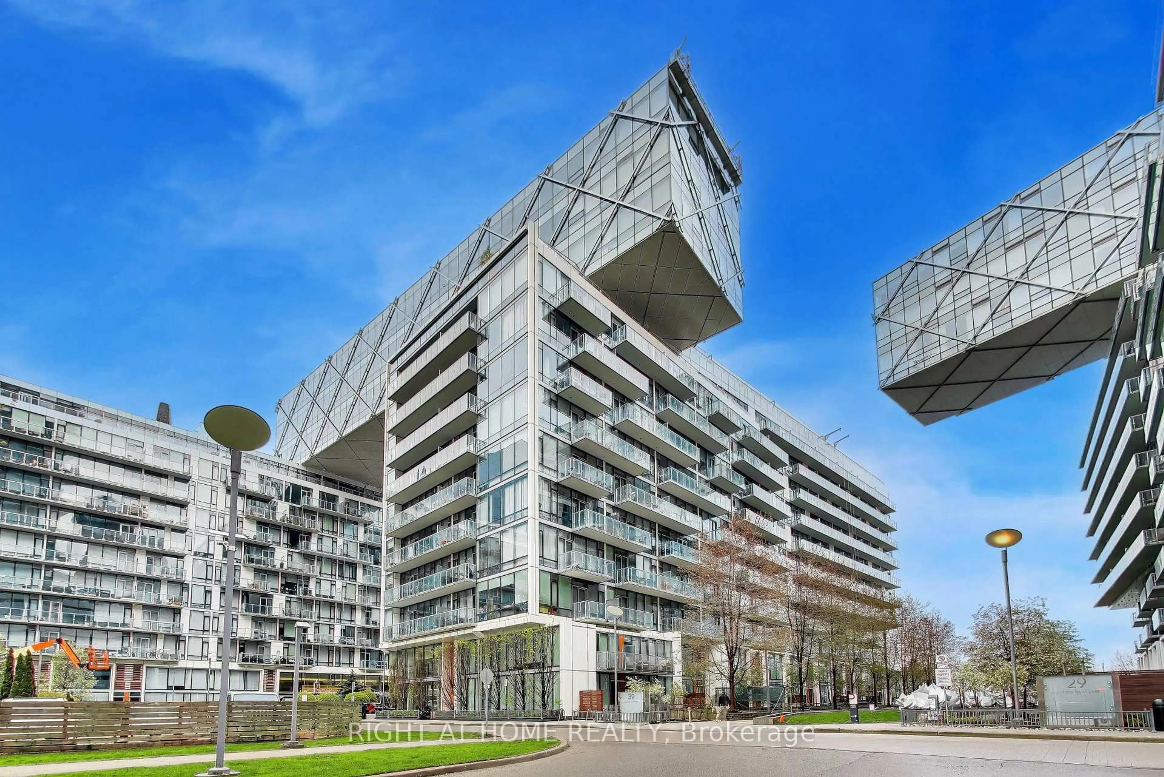 Indoor foyer for 39 Queens Quay #918, Toronto Ontario M5E 0A5