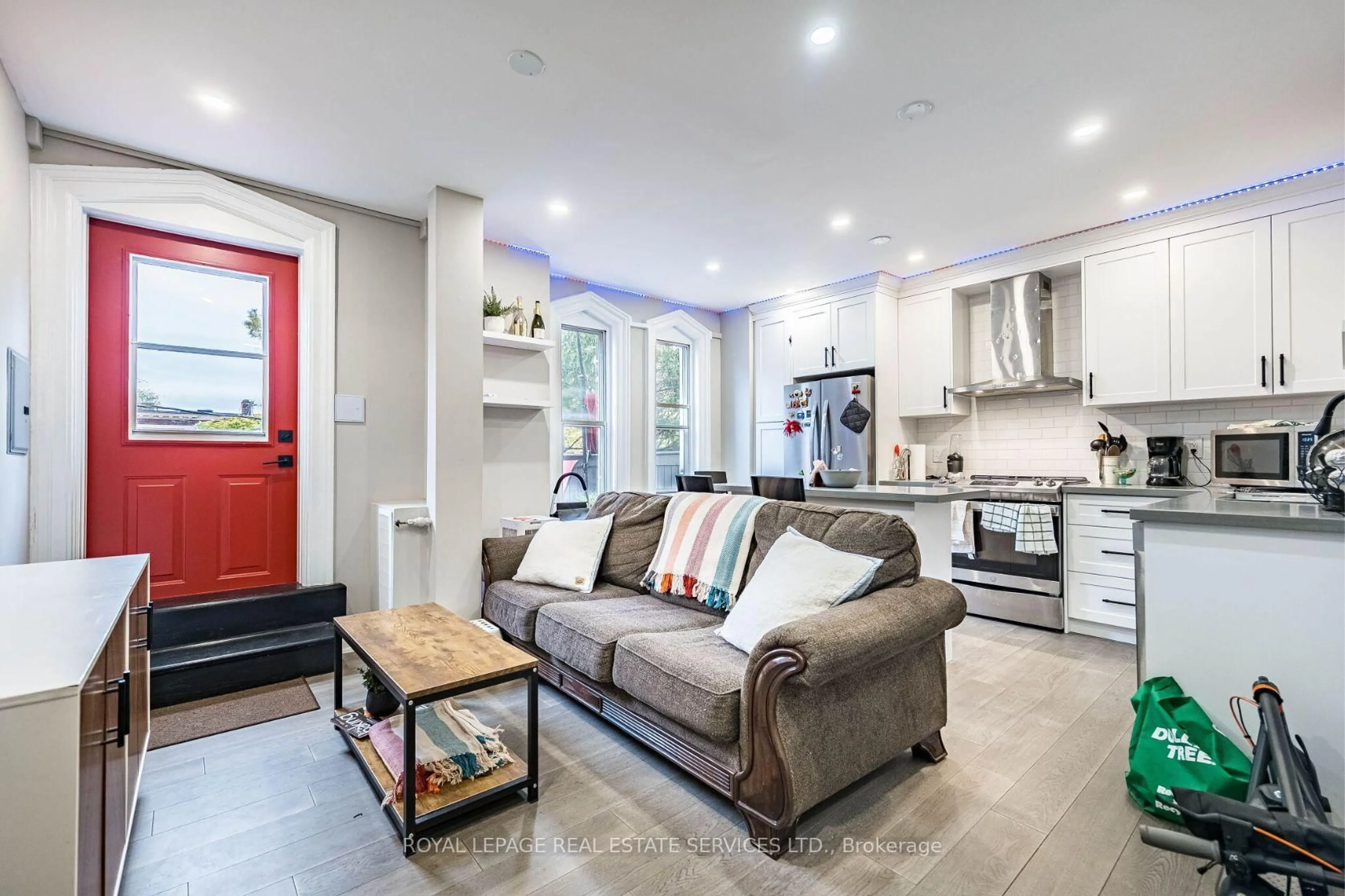 Open concept kitchen, unknown for 294 Gerrard St, Toronto Ontario M5A 2G4