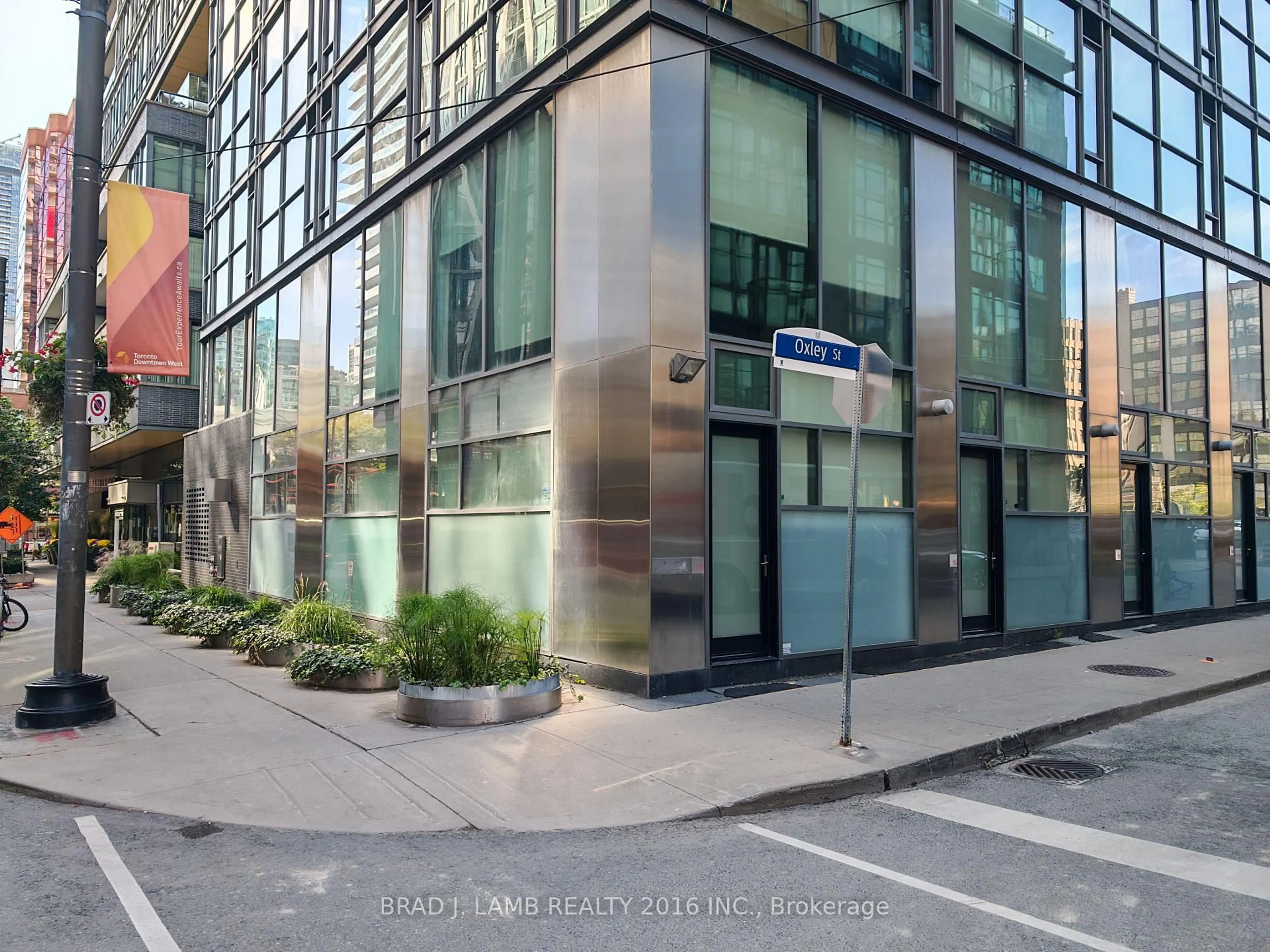 Unknown for 25 Oxley St #TH1, Toronto Ontario M5V 2J5