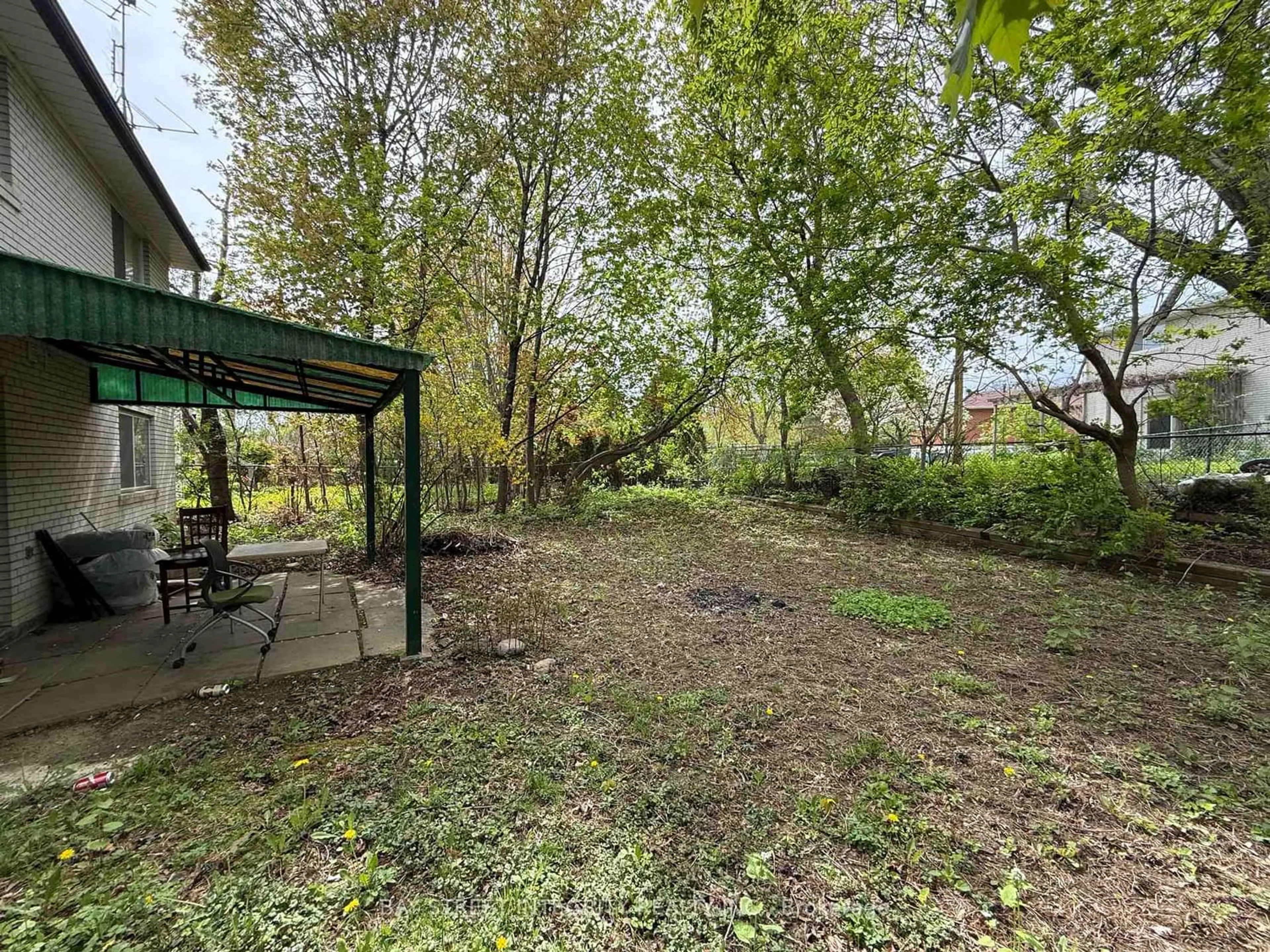 Patio, forest/trees view for 70 Mosedale Cres, Toronto Ontario M2J 3A4
