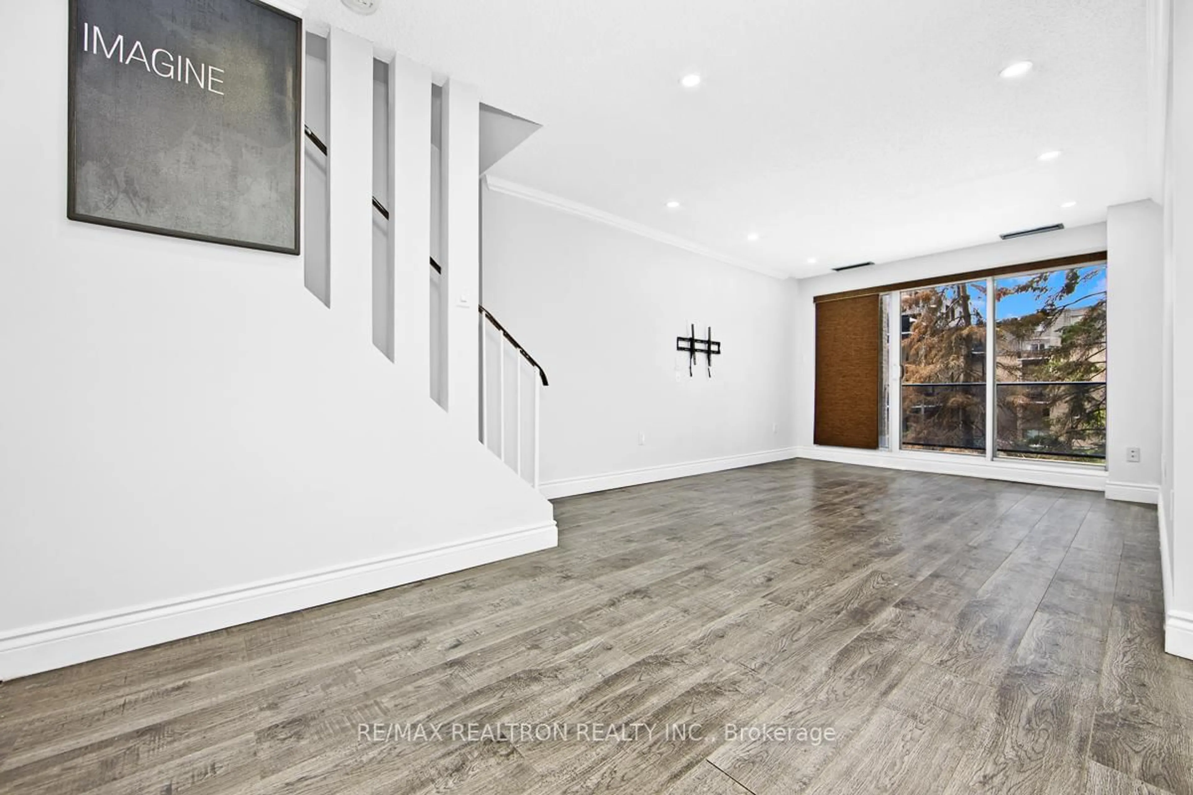 Unknown for 4001 Don Mills Rd #235, Toronto Ontario M2H 3J8