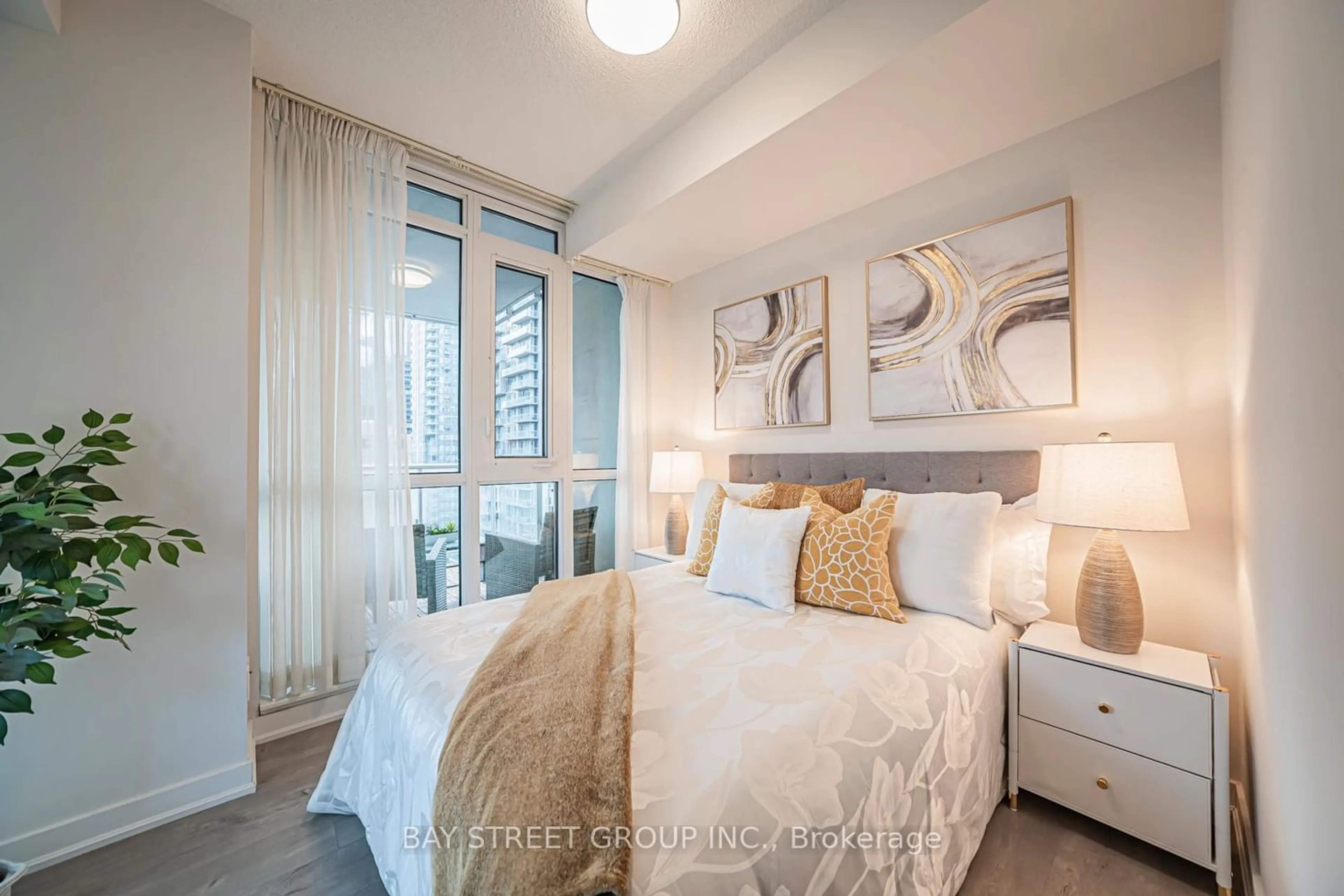 Unknown for 30 Nelson St #1502, Toronto Ontario M5V 0H5