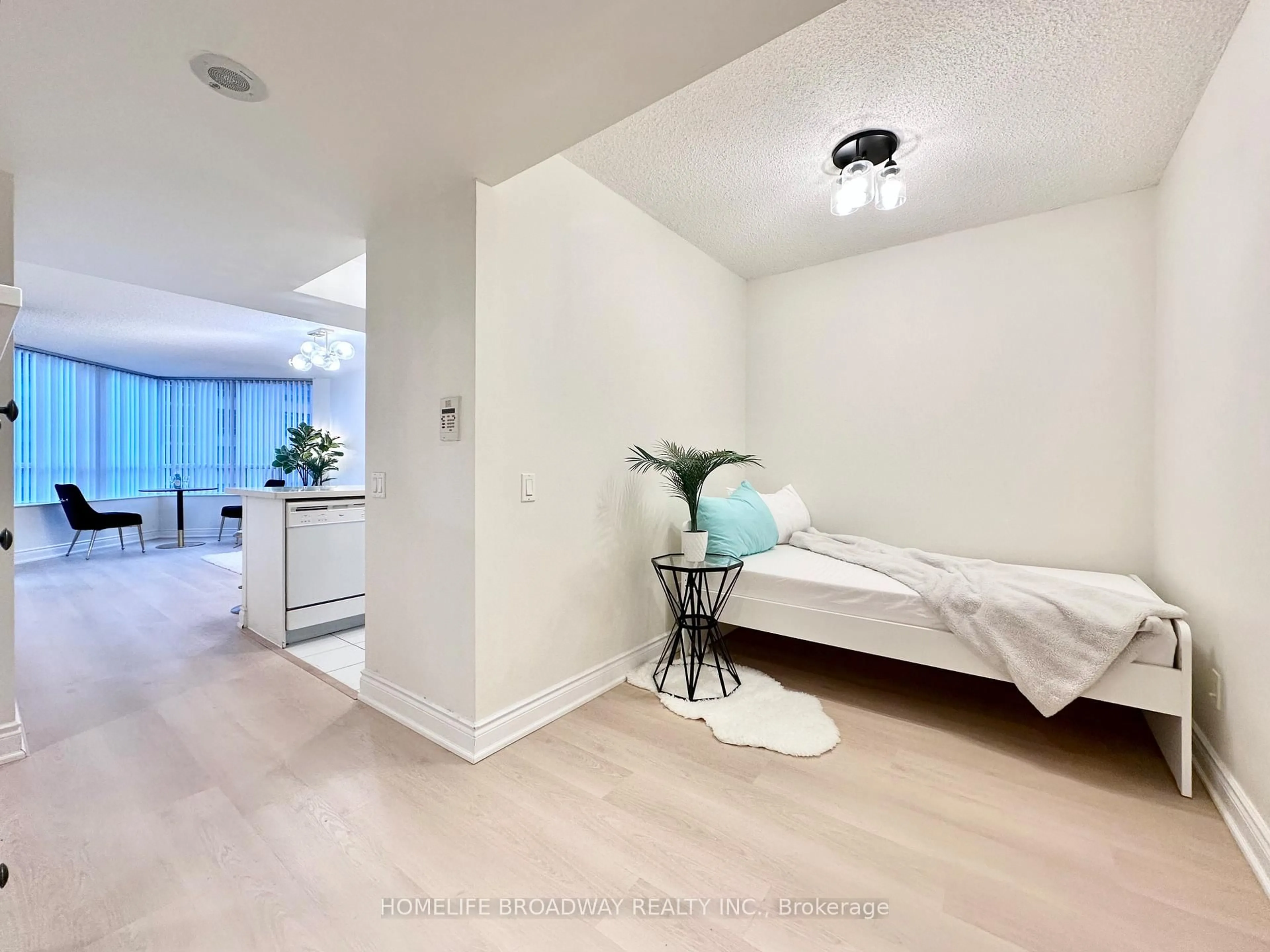 A pic of a room for 15 Northtown Way #521, Toronto Ontario M2N 7A2