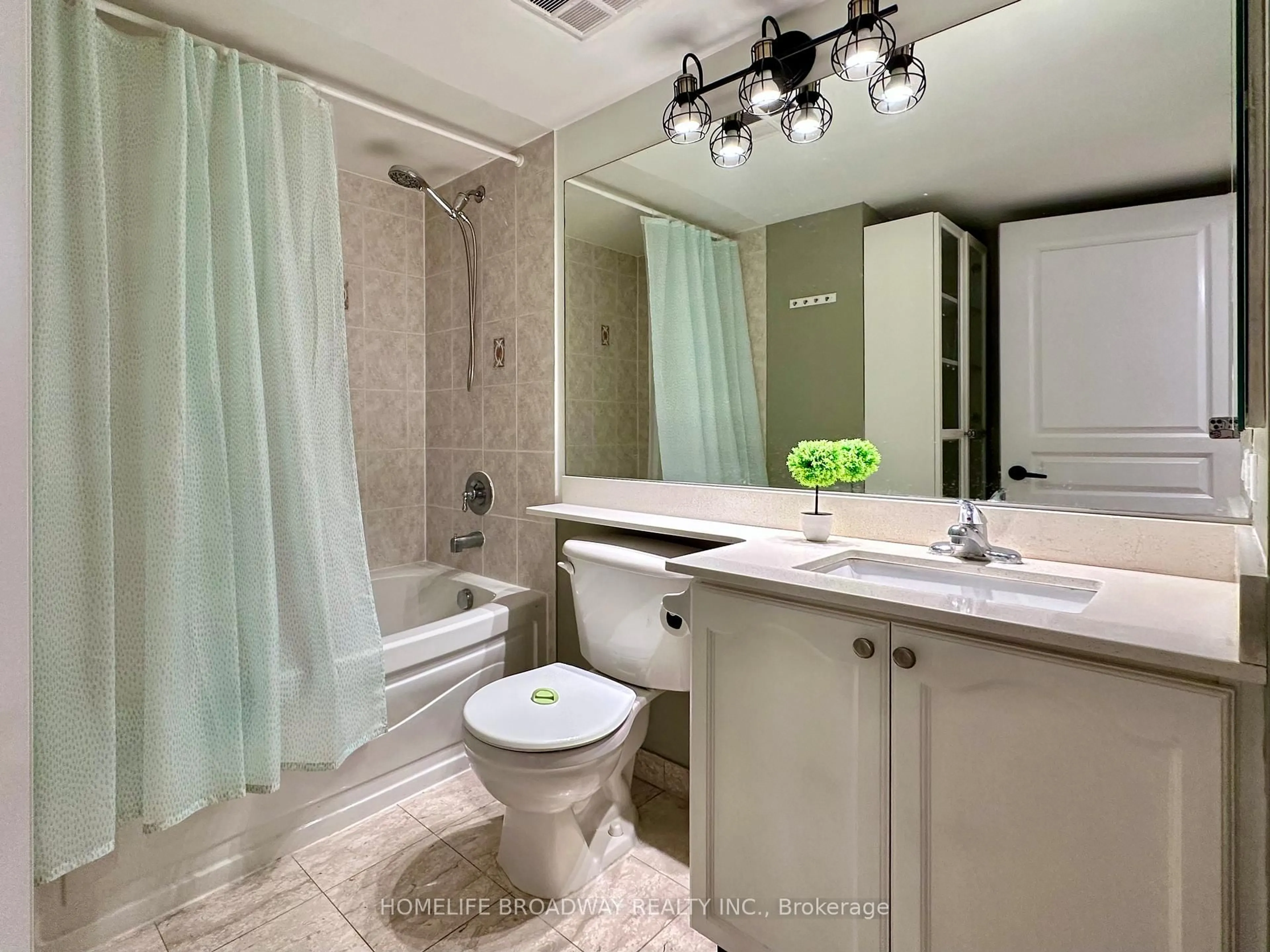 Standard bathroom, ceramic/tile floor for 15 Northtown Way #521, Toronto Ontario M2N 7A2