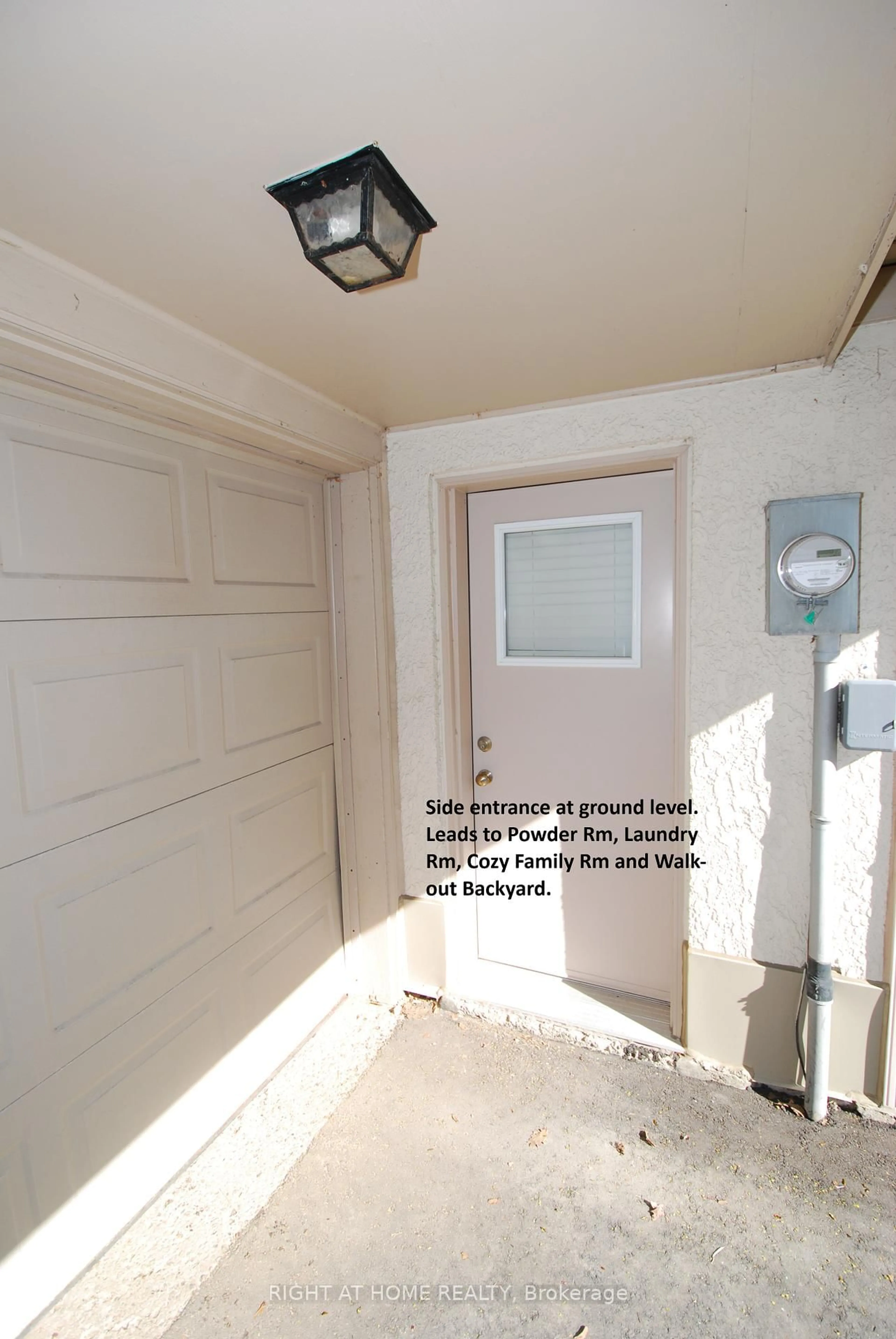 Indoor entryway for 59 Cheryl Shepway, Toronto Ontario M2J 4R5