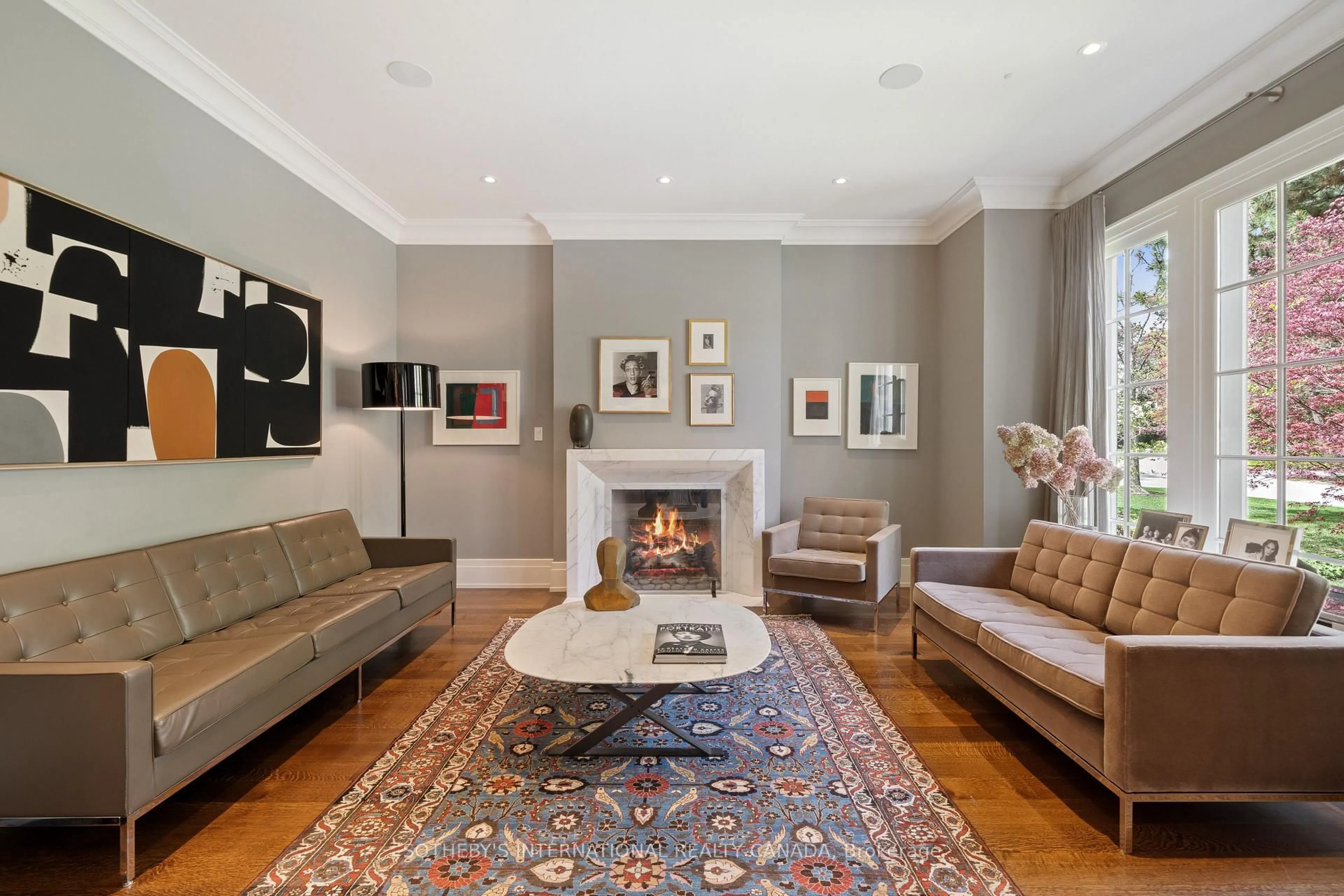 Living room with furniture, unknown for 33 Bayview Wood, Toronto Ontario M4N 1R8