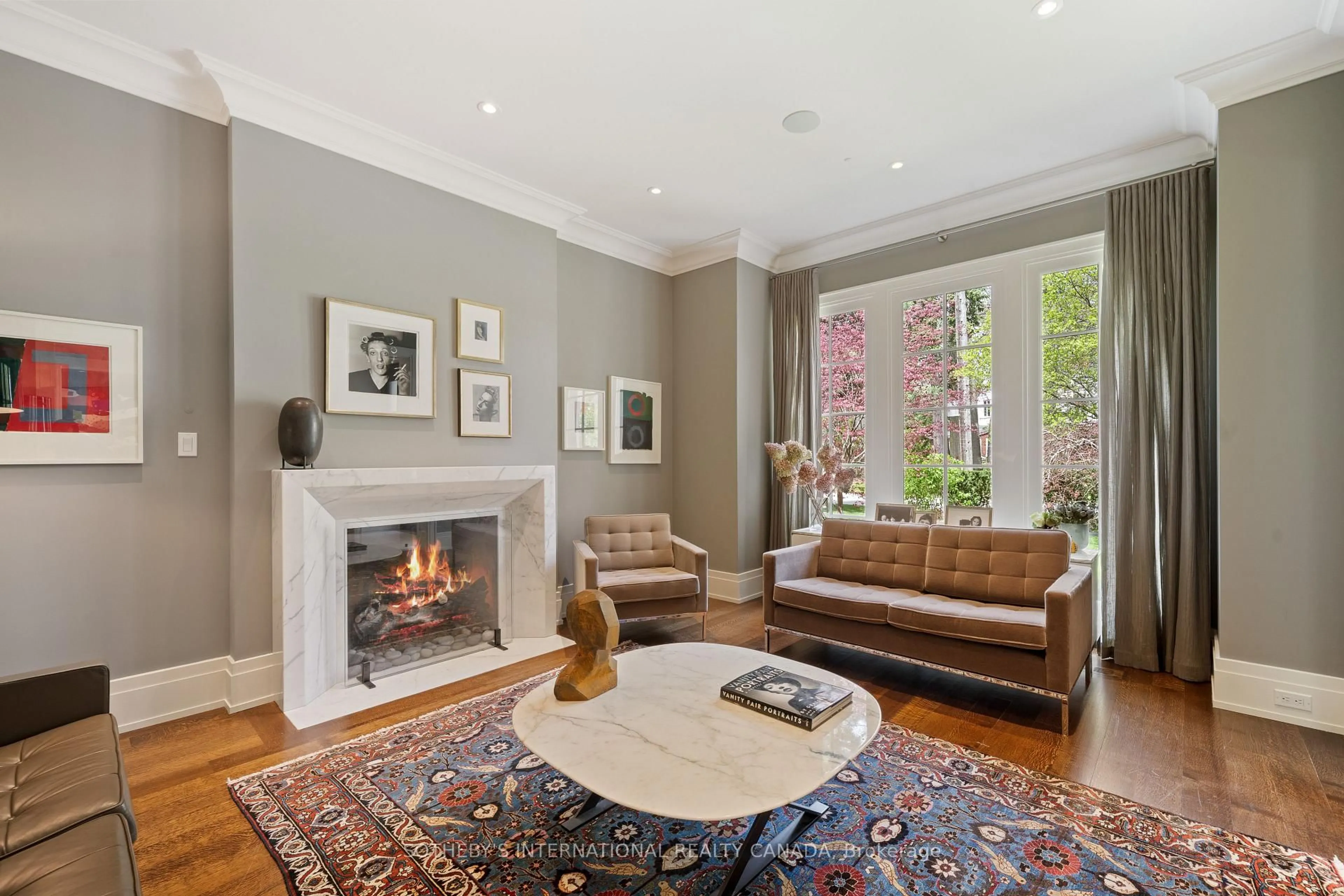 Living room with furniture, unknown for 33 Bayview Wood, Toronto Ontario M4N 1R8