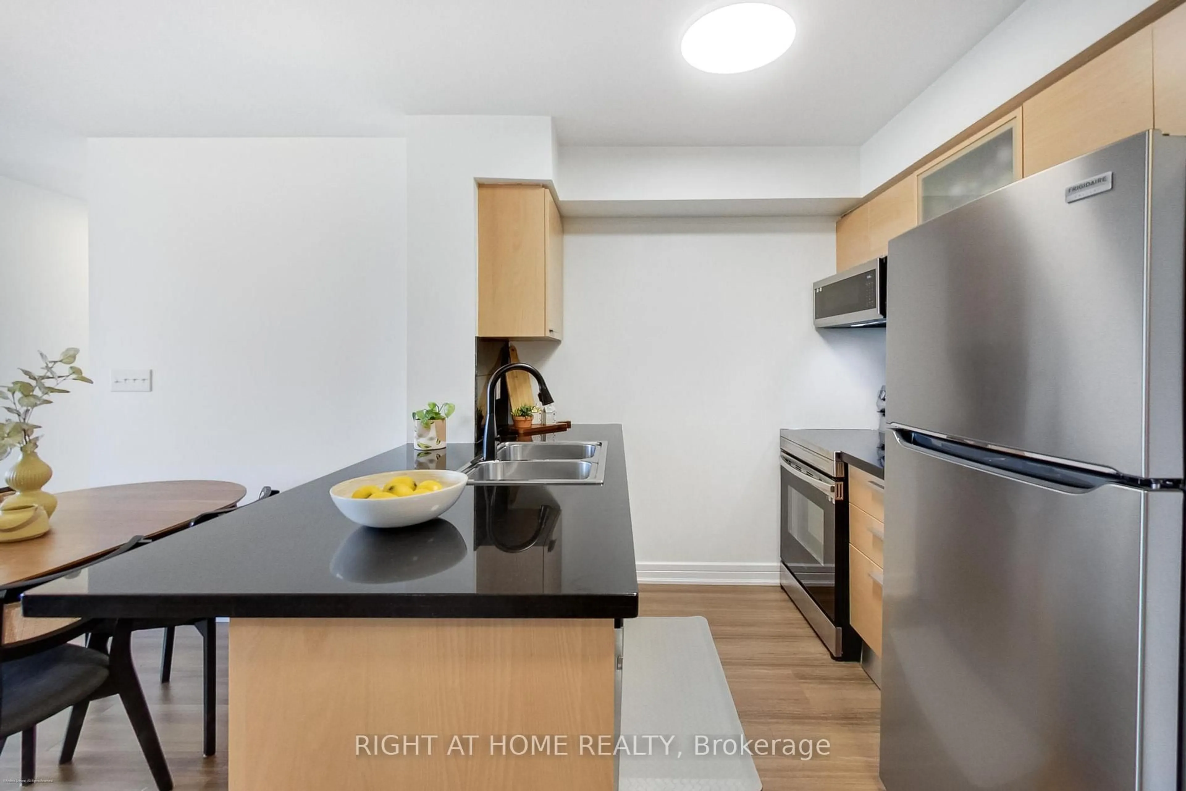 Standard kitchen, unknown for 16 Harrison Garden Blvd #Lph02, Toronto Ontario M2N 7J6