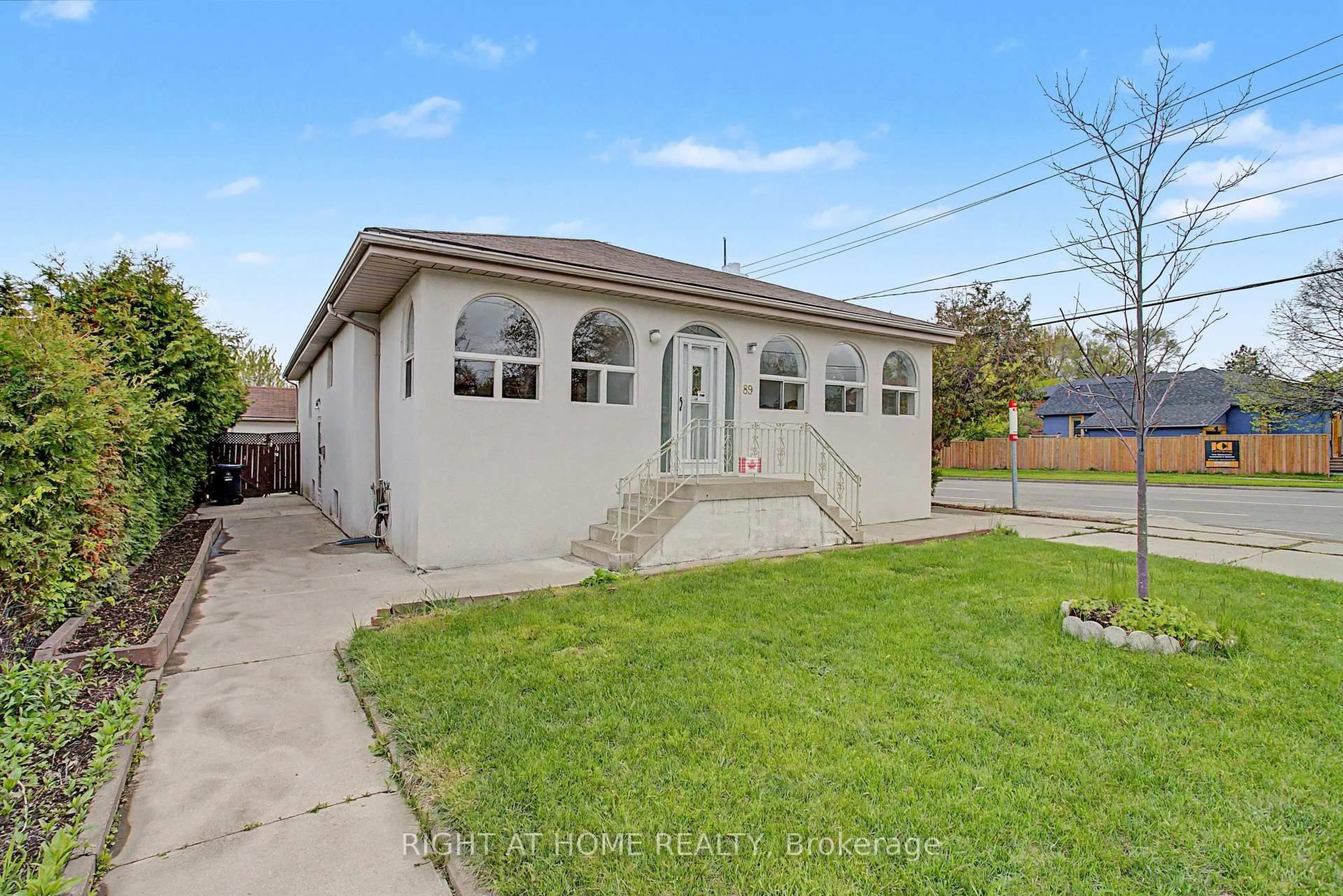 A pic from outside/outdoor area/front of a property/back of a property/a pic from drone, street for 89 Newton Dr, Toronto Ontario M2M 2N2