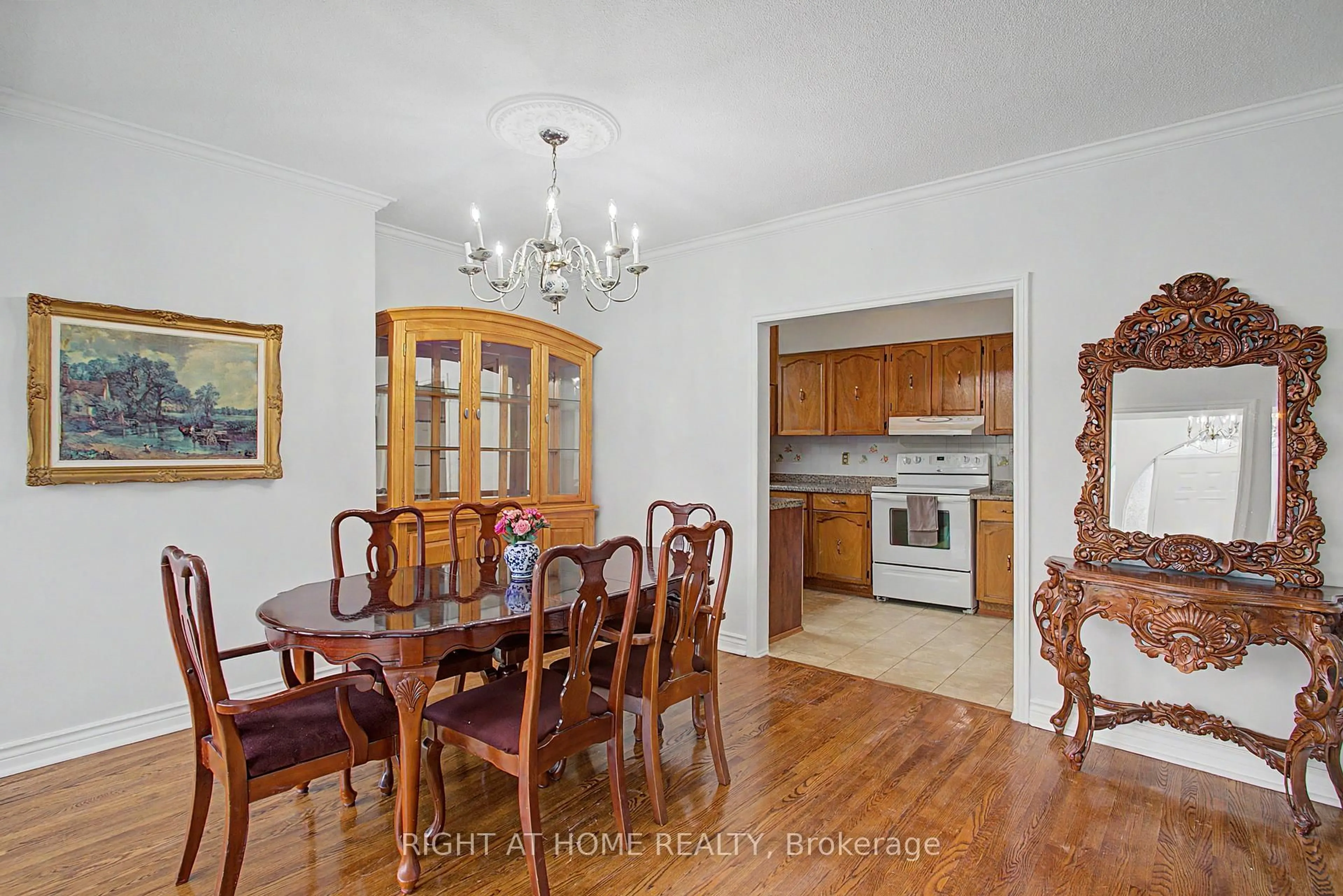 Dining room, wood/laminate floor for 89 Newton Dr, Toronto Ontario M2M 2N2