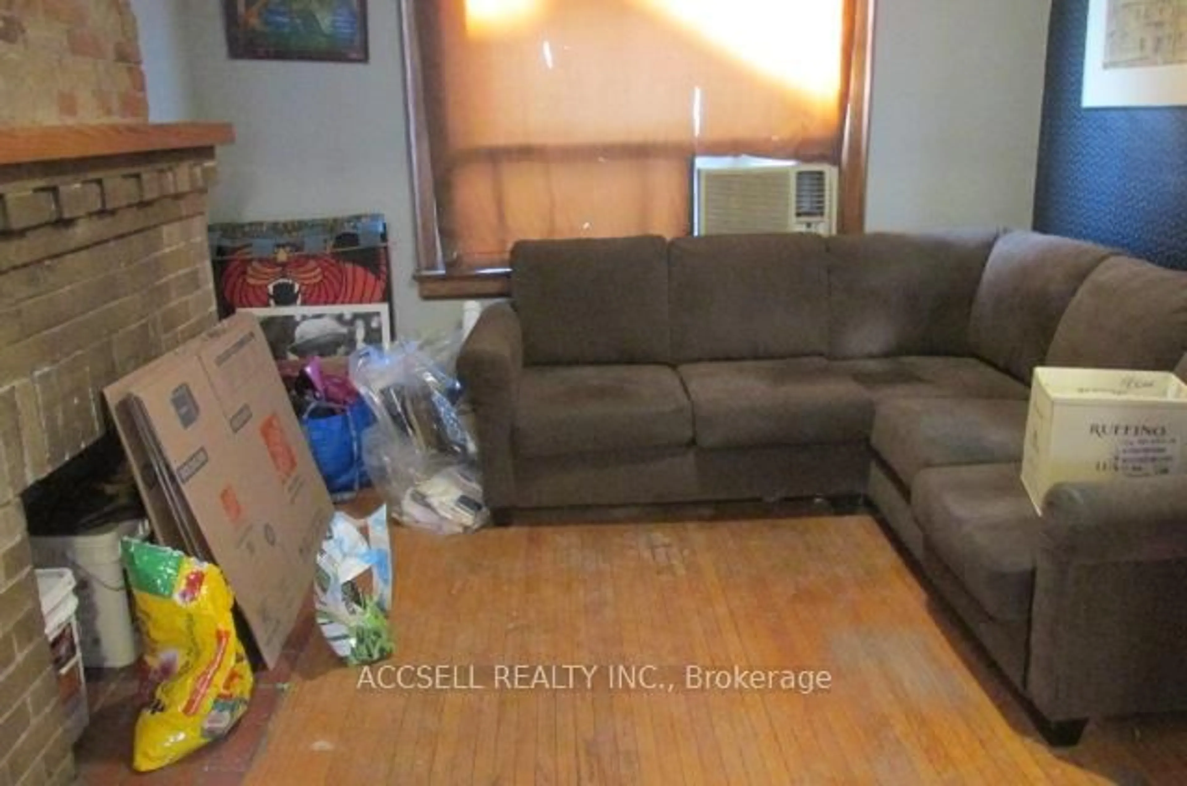 A pic of a room for 53 Arlington Ave, Toronto Ontario M6G 3K9
