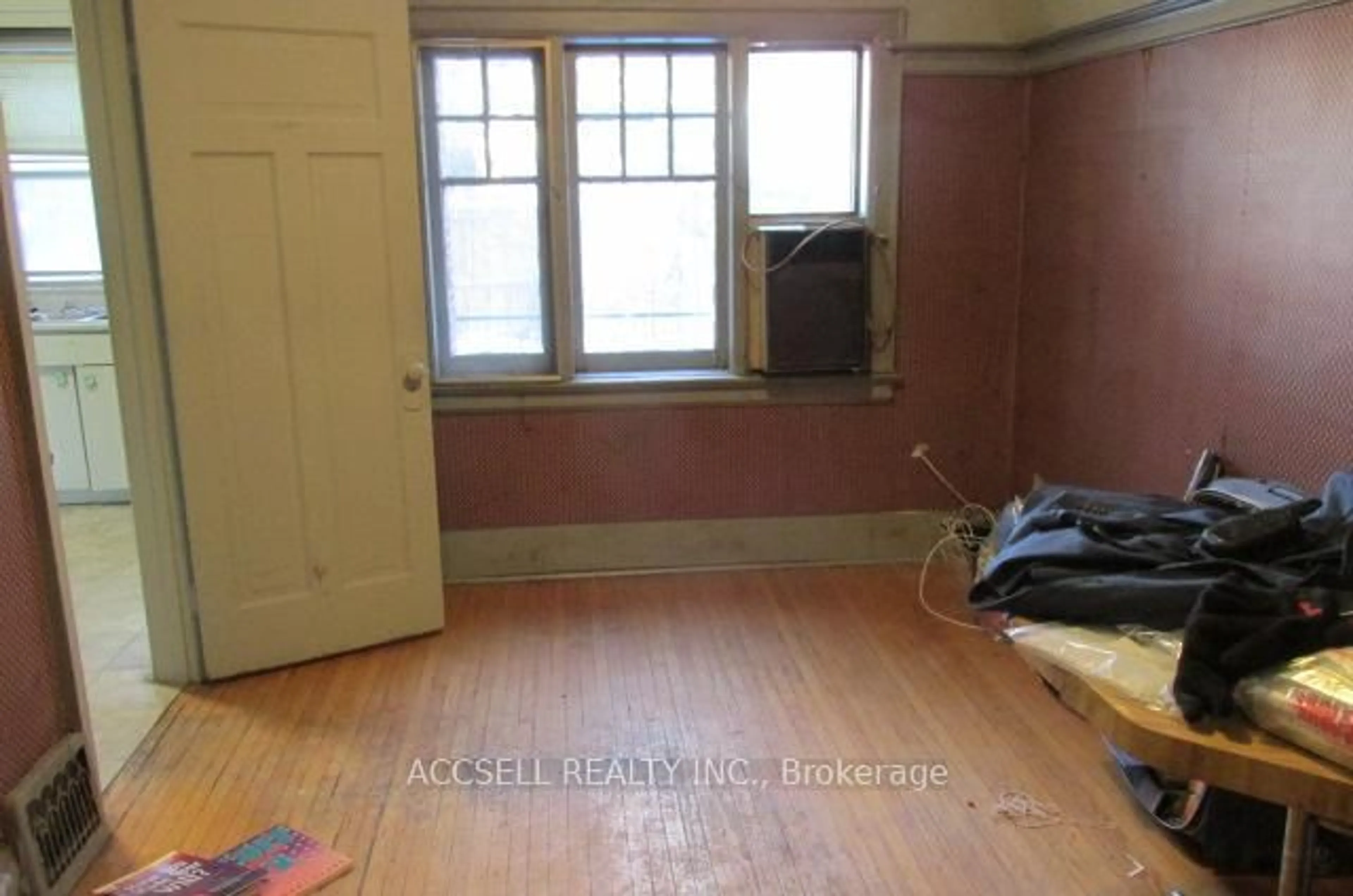 A pic of a room for 53 Arlington Ave, Toronto Ontario M6G 3K9