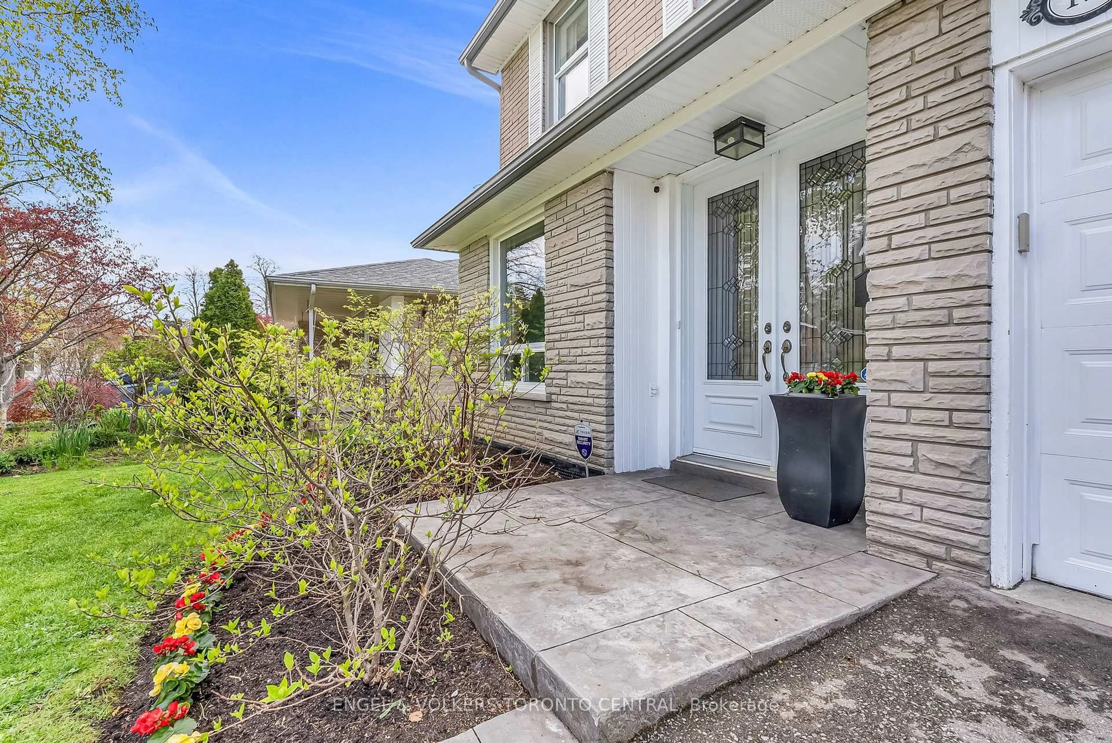 Unknown for 170 Fenn Ave, Toronto Ontario M2P 1X9