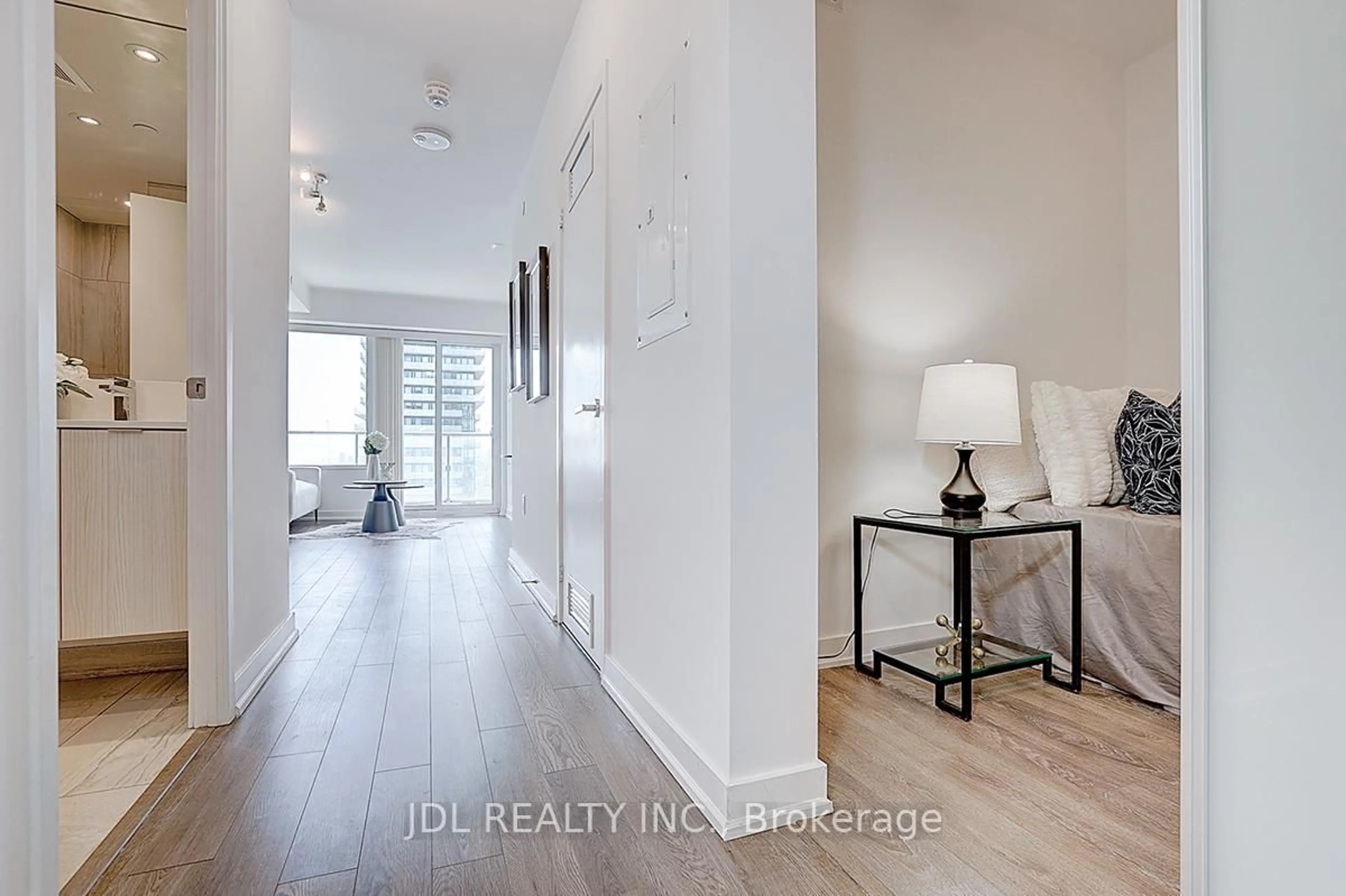 Indoor entryway for 195 Redpath Ave #3009, Toronto Ontario M4P 0E4