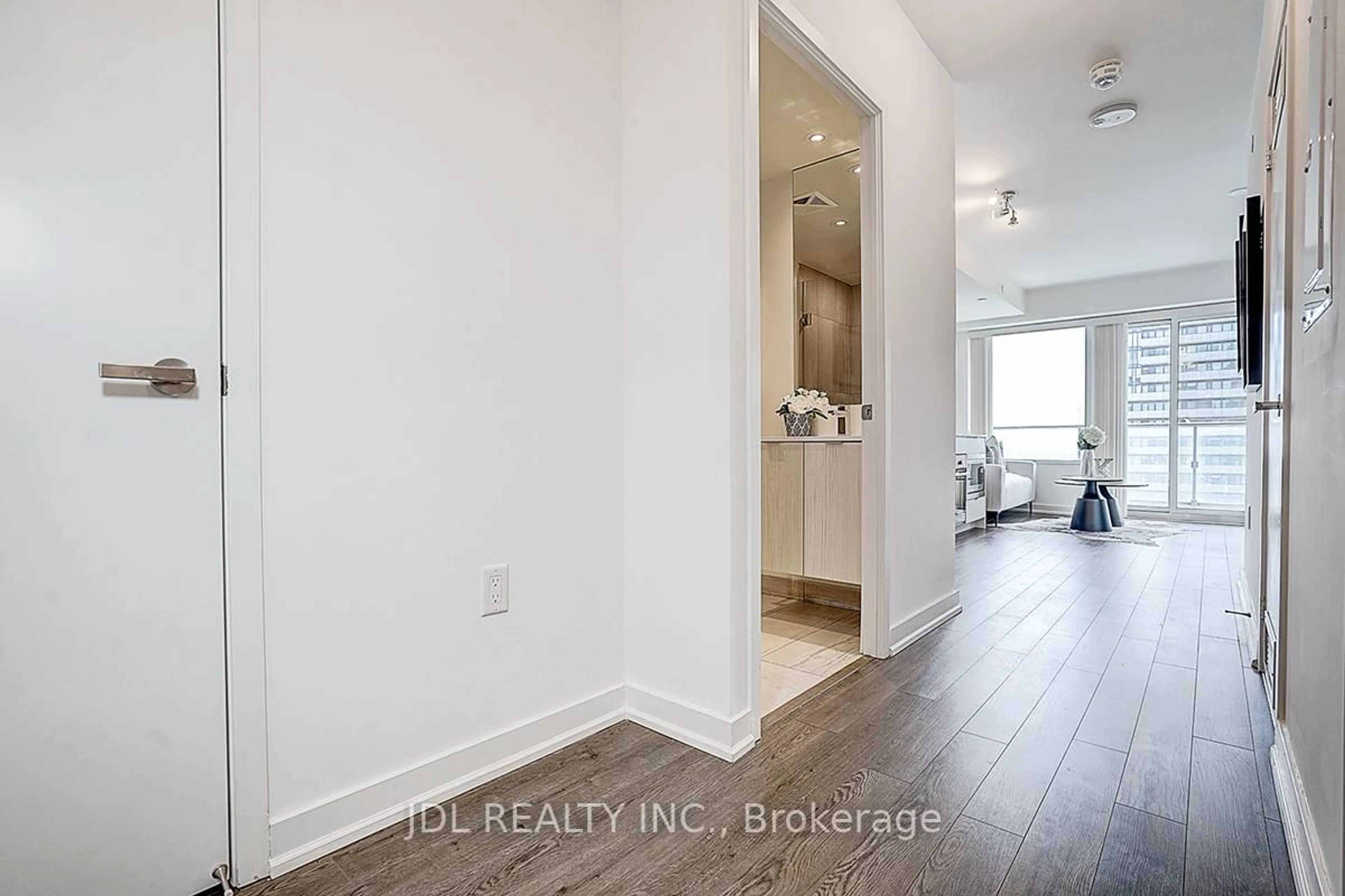 Indoor entryway for 195 Redpath Ave #3009, Toronto Ontario M4P 0E4
