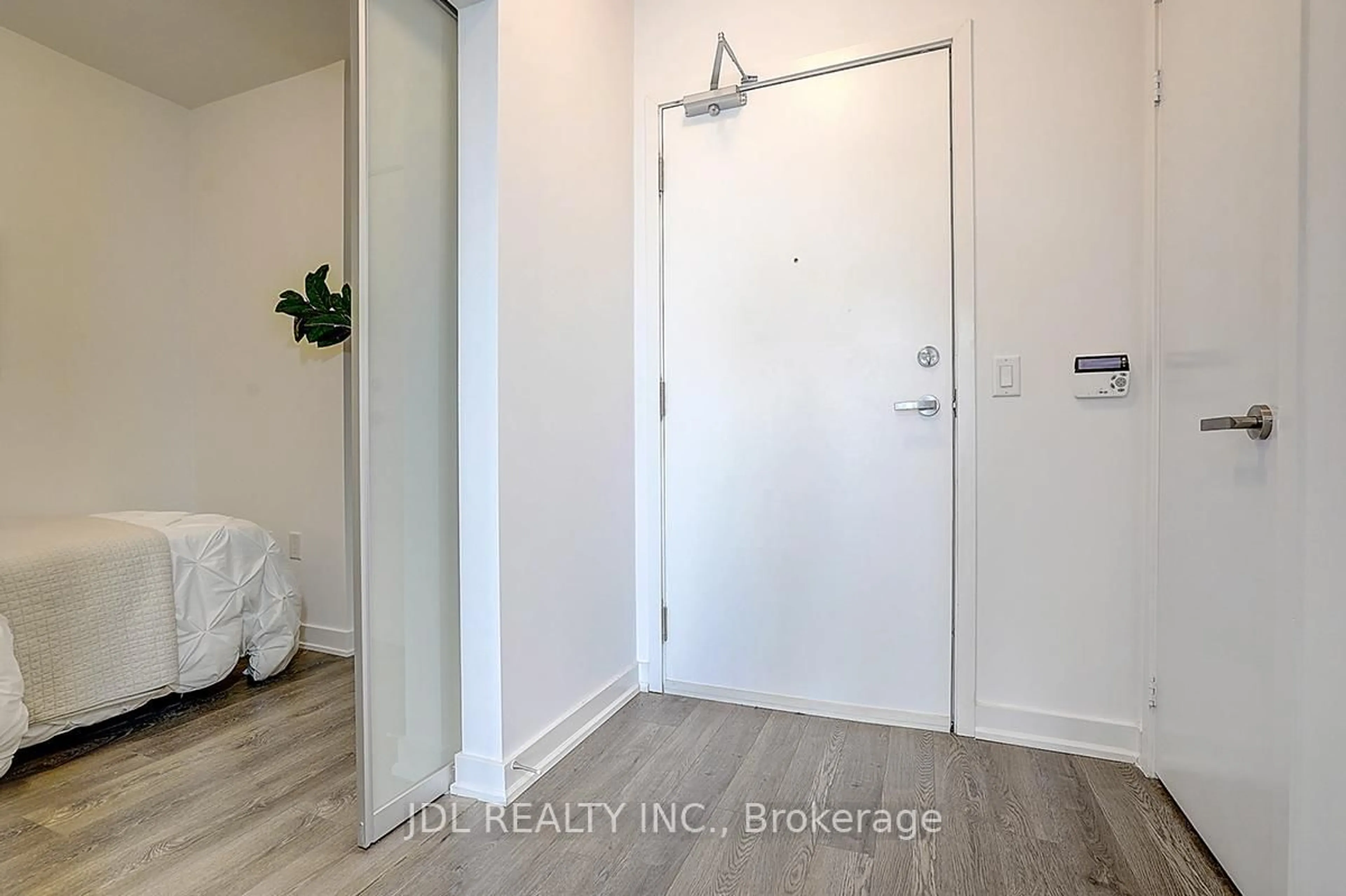 Indoor entryway for 195 Redpath Ave #3009, Toronto Ontario M4P 0E4