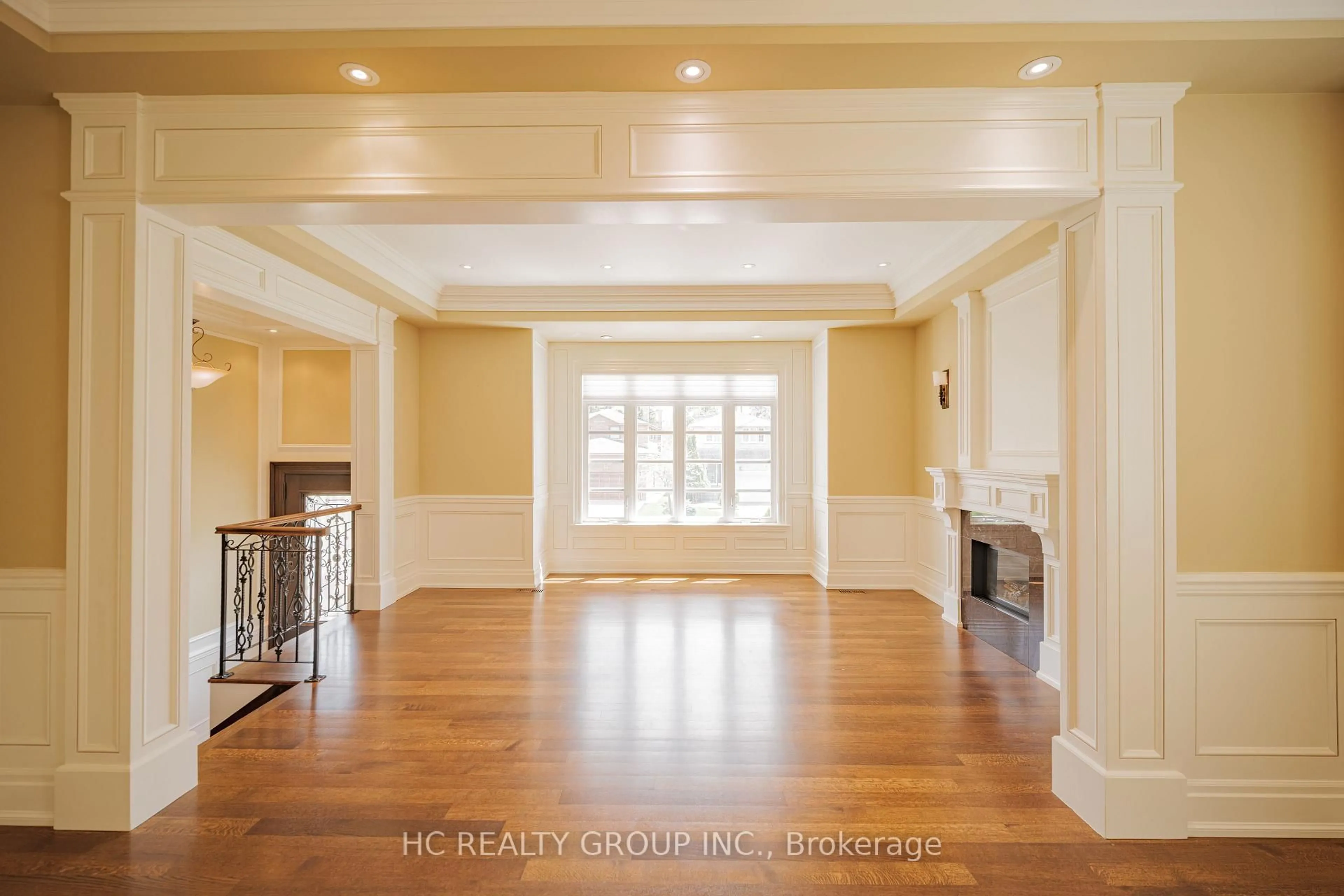 Indoor entryway for 218A Holmes Ave, Toronto Ontario M2N 4N1