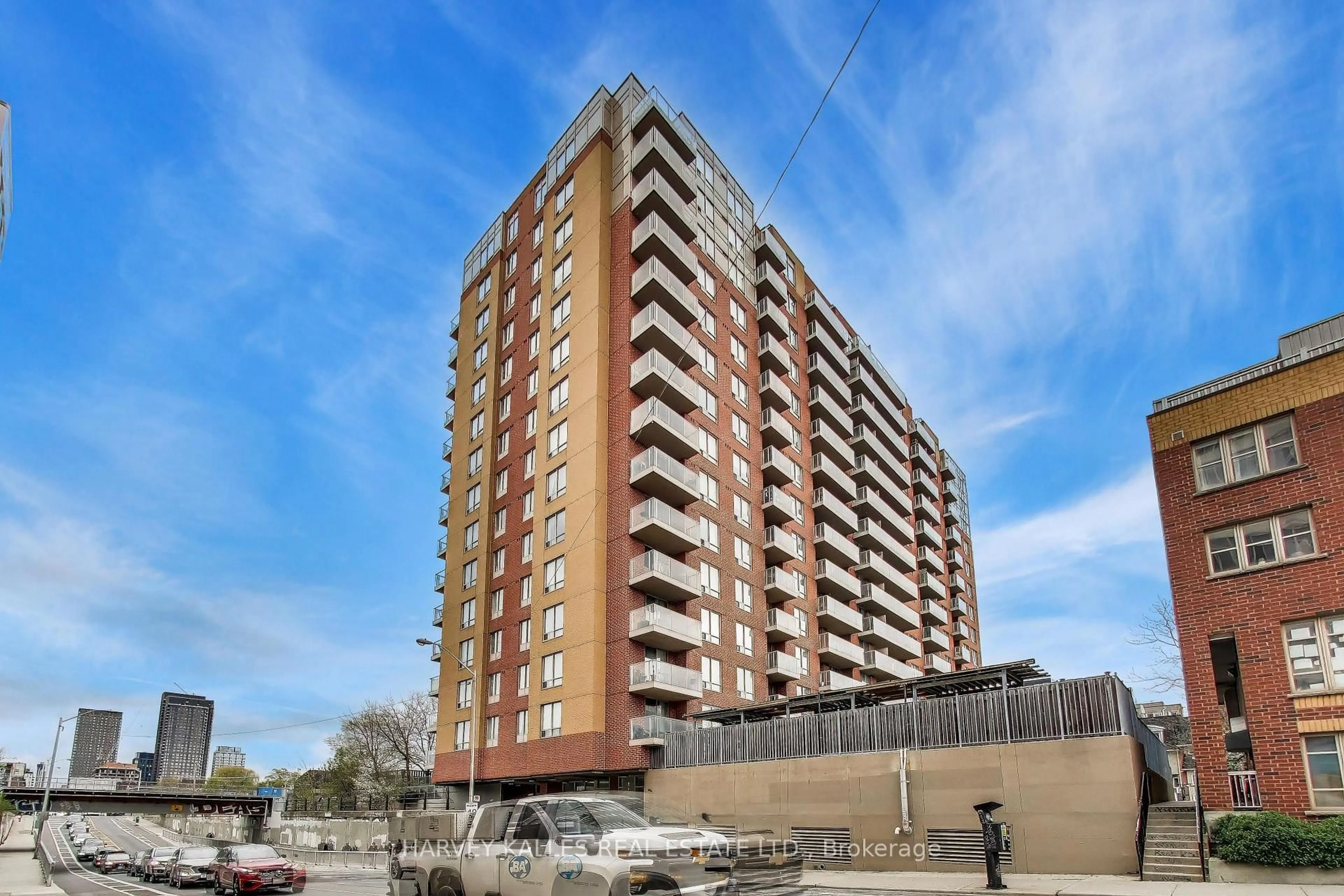Unknown for 1369 Bloor St #401, Toronto Ontario M6P 4J4