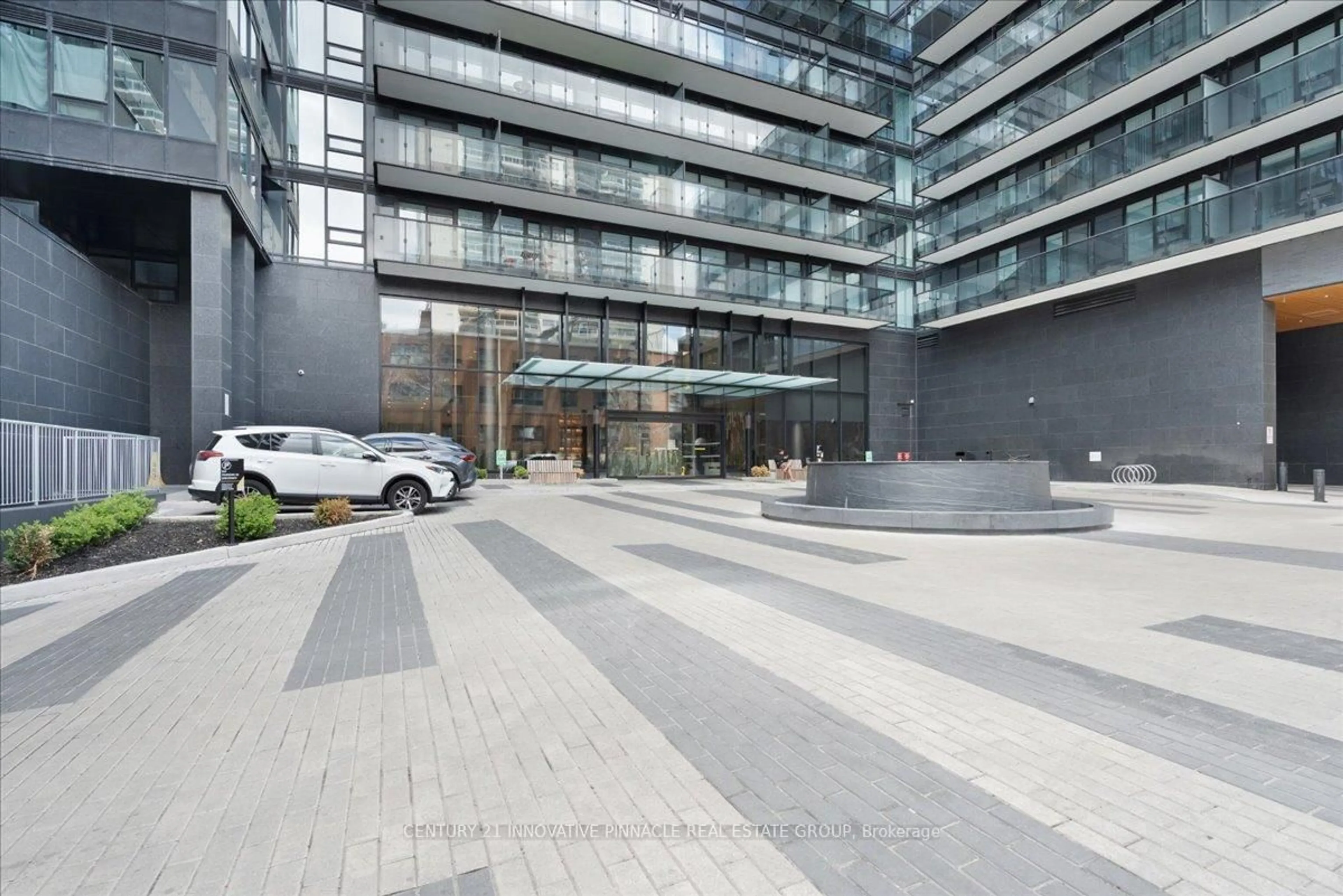 Indoor foyer for 127 Broadway Ave #513S, Toronto Ontario M4P 1V4