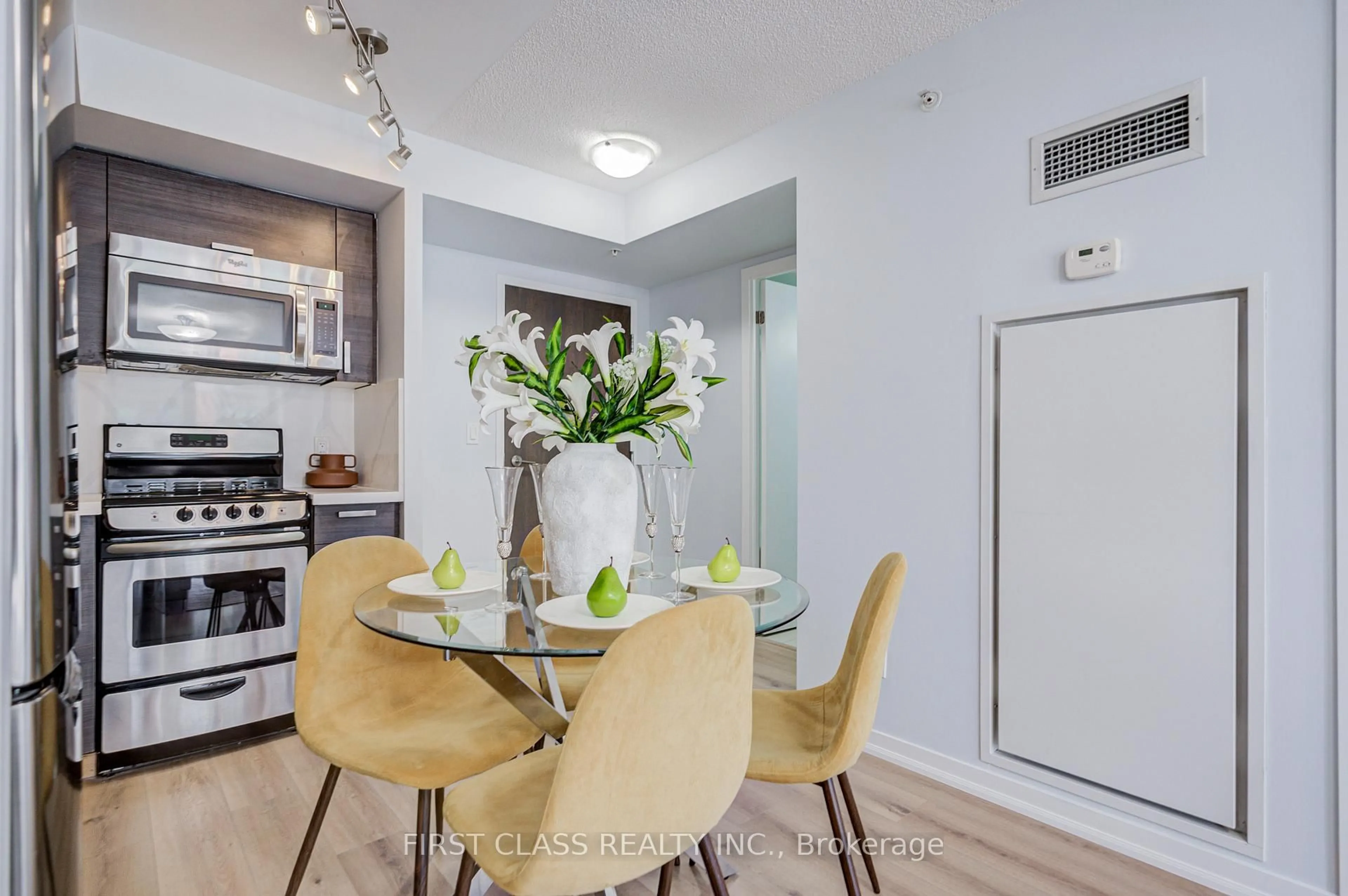 Unknown for 68 Abell St #527, Toronto Ontario M6J 0B1