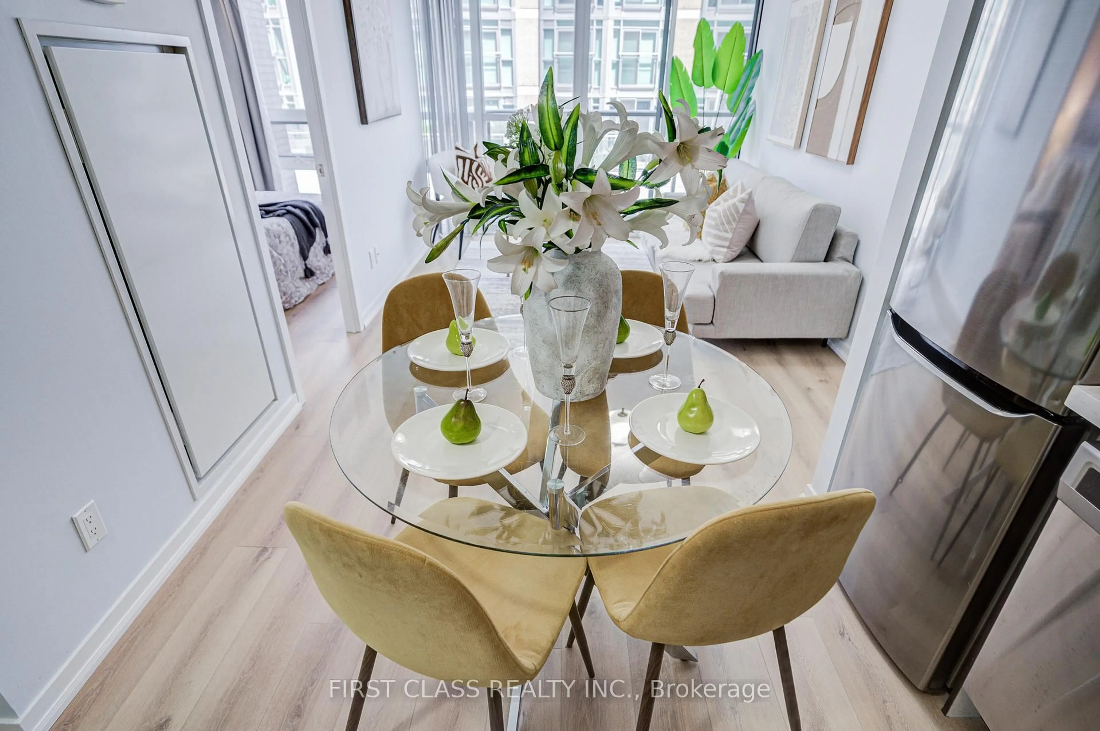 Dining room, wood/laminate floor for 68 Abell St #527, Toronto Ontario M6J 0B1