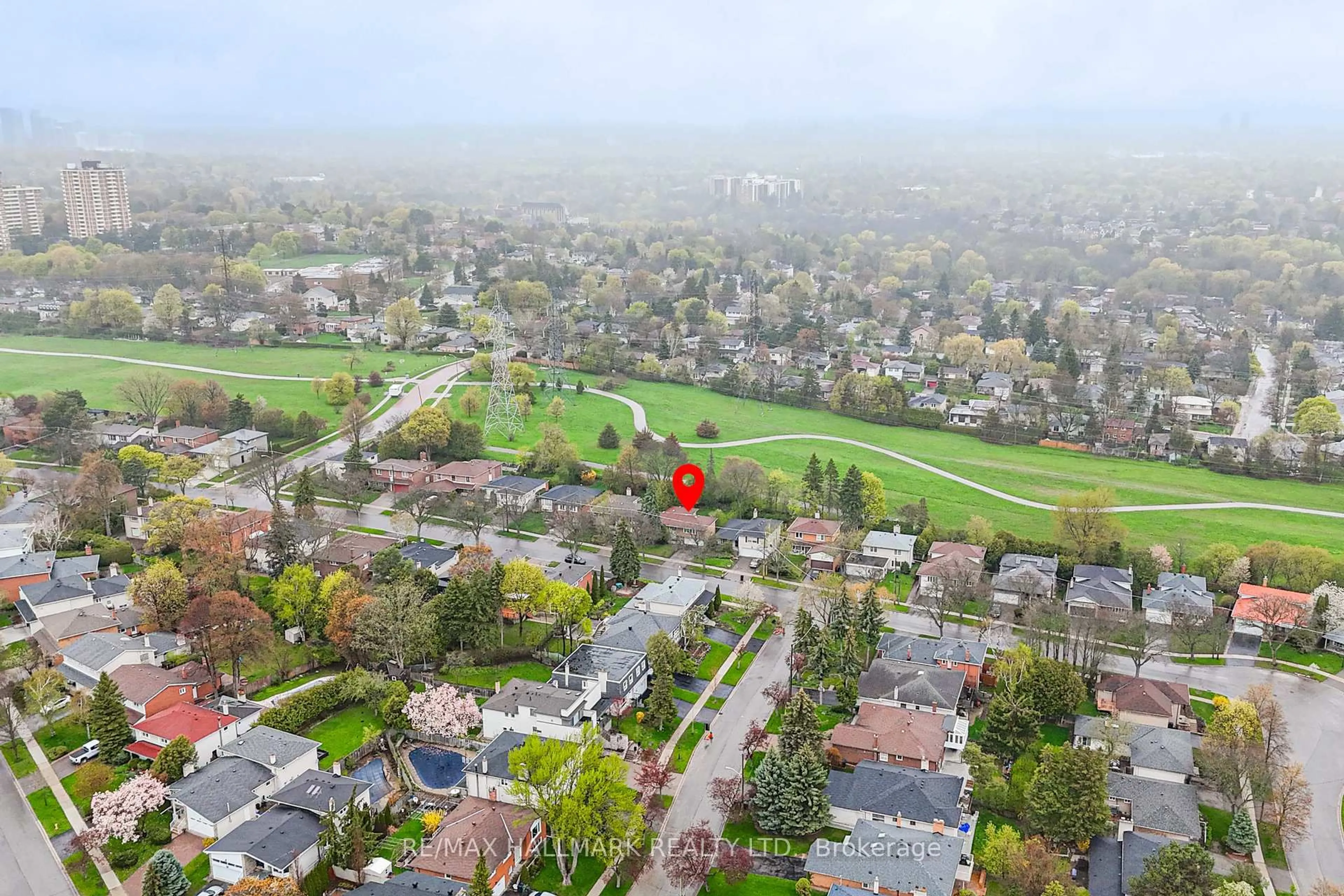 A pic from outside/outdoor area/front of a property/back of a property/a pic from drone, unknown for 54 Sawley Dr, Toronto Ontario M2K 2J5