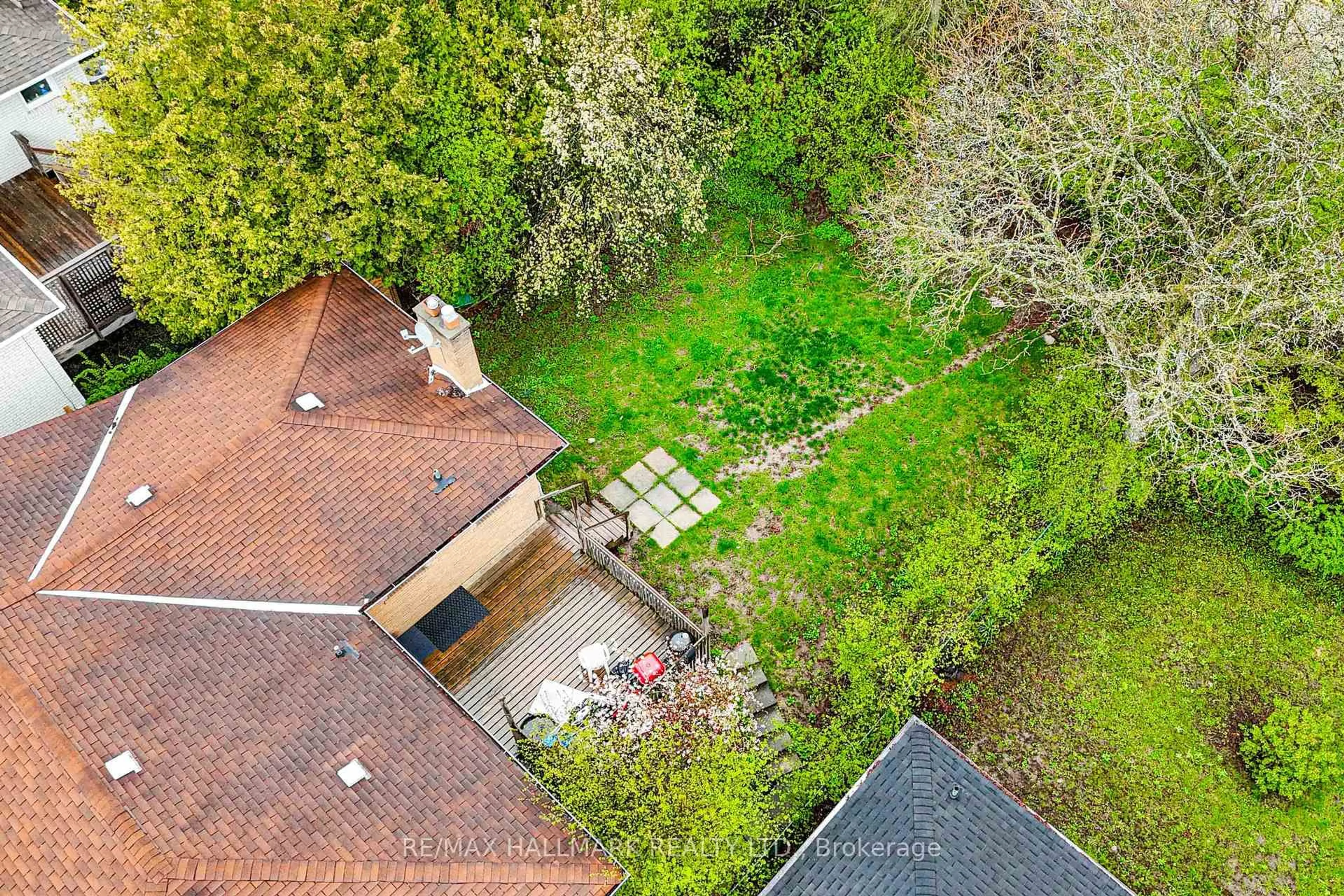 A pic from outside/outdoor area/front of a property/back of a property/a pic from drone, forest/trees view for 54 Sawley Dr, Toronto Ontario M2K 2J5