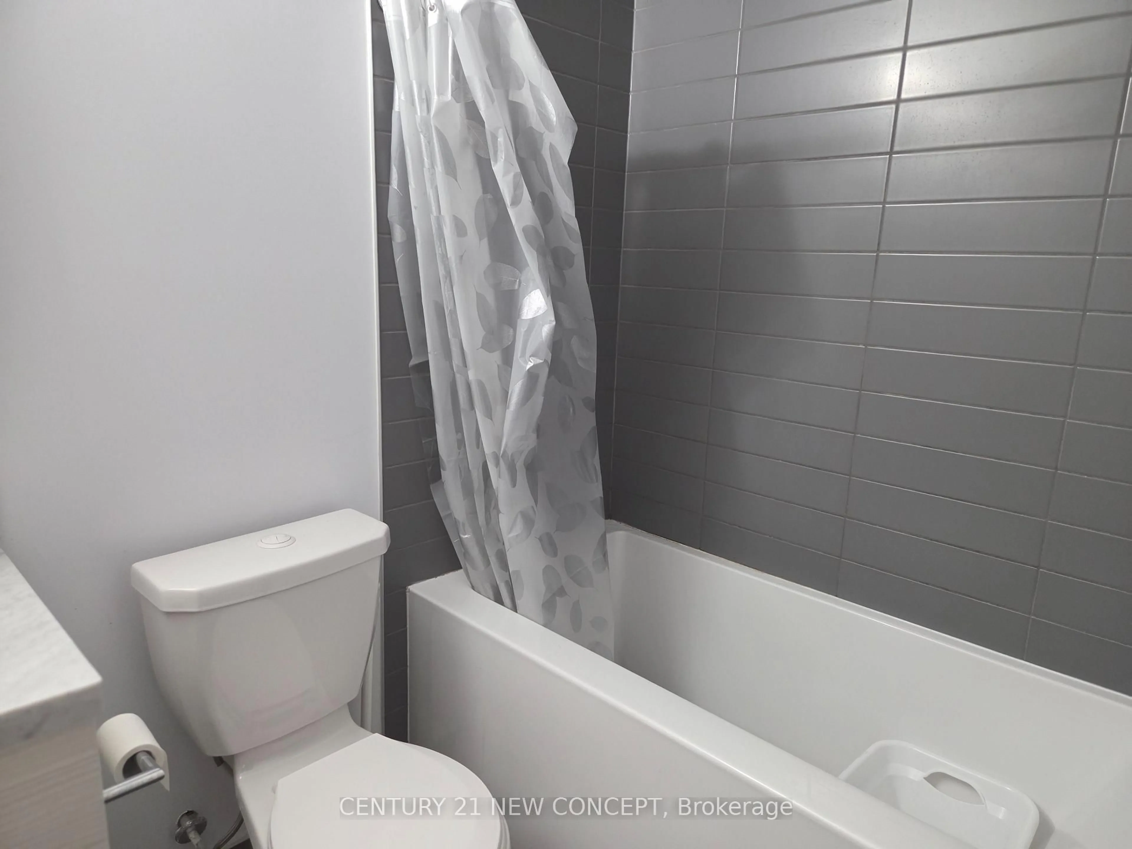Standard bathroom, unknown for 2221 Yonge St #3603, Toronto Ontario M4S 2B4