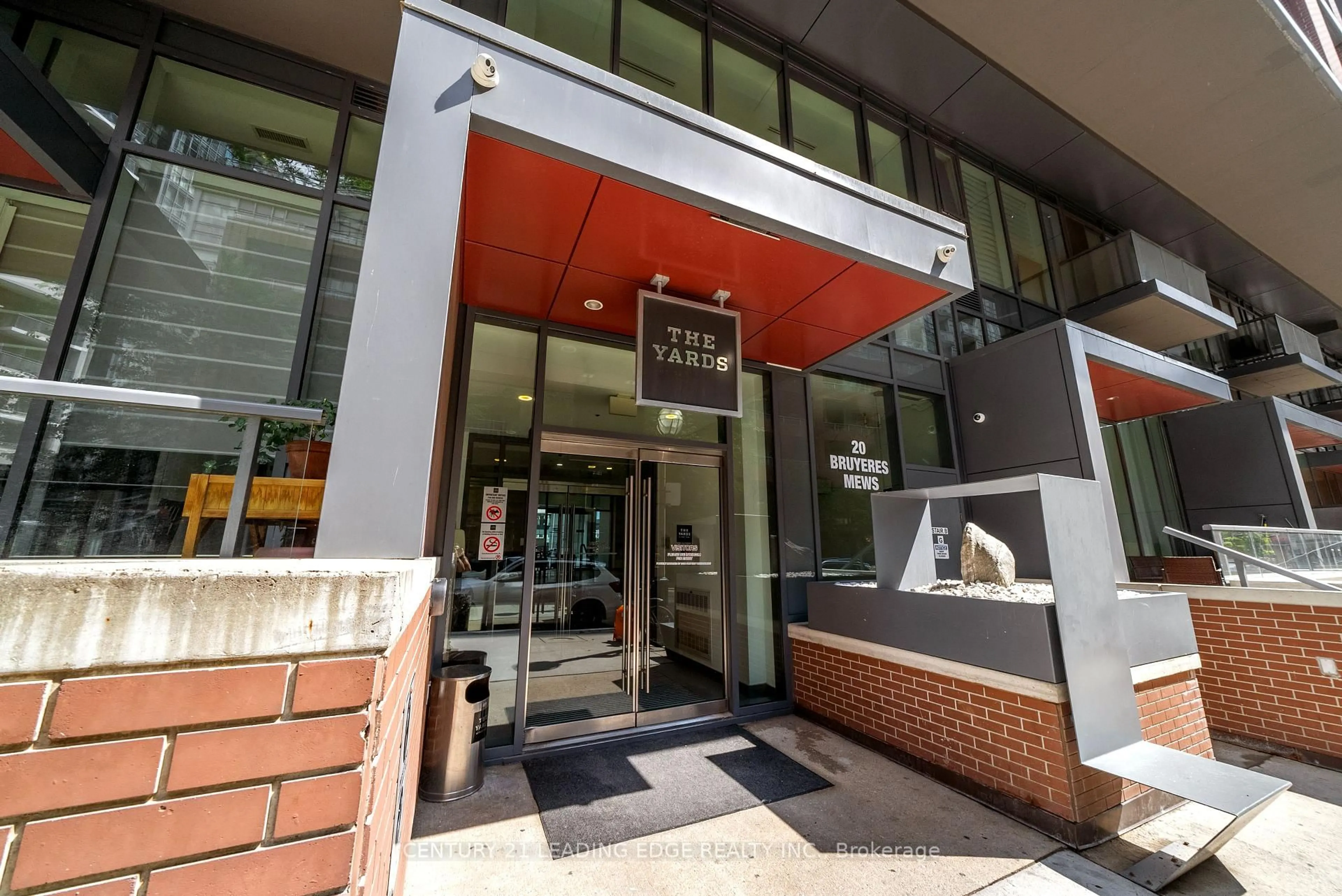 Indoor foyer for 20 Bruyeres Mews #2111, Toronto Ontario M5V 0G8