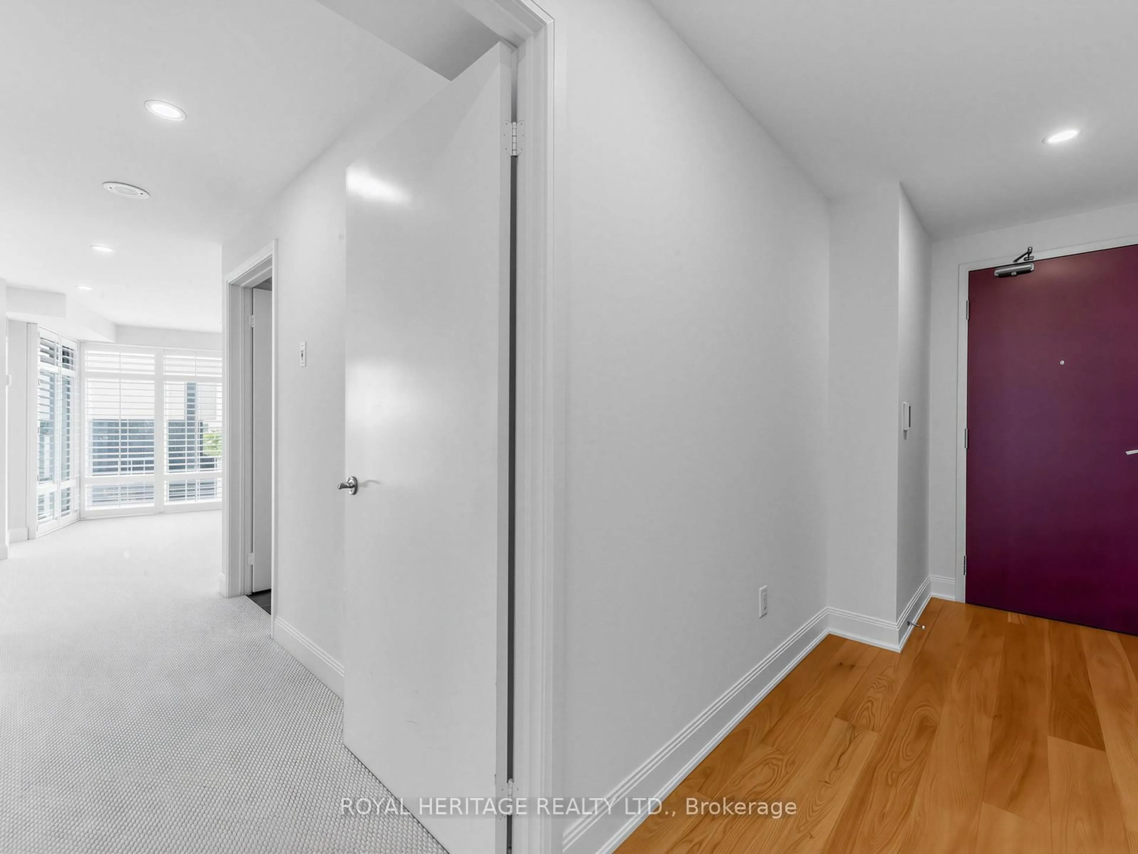 Indoor entryway for 2181 Yonge St #2305, Toronto Ontario M4S 3H7