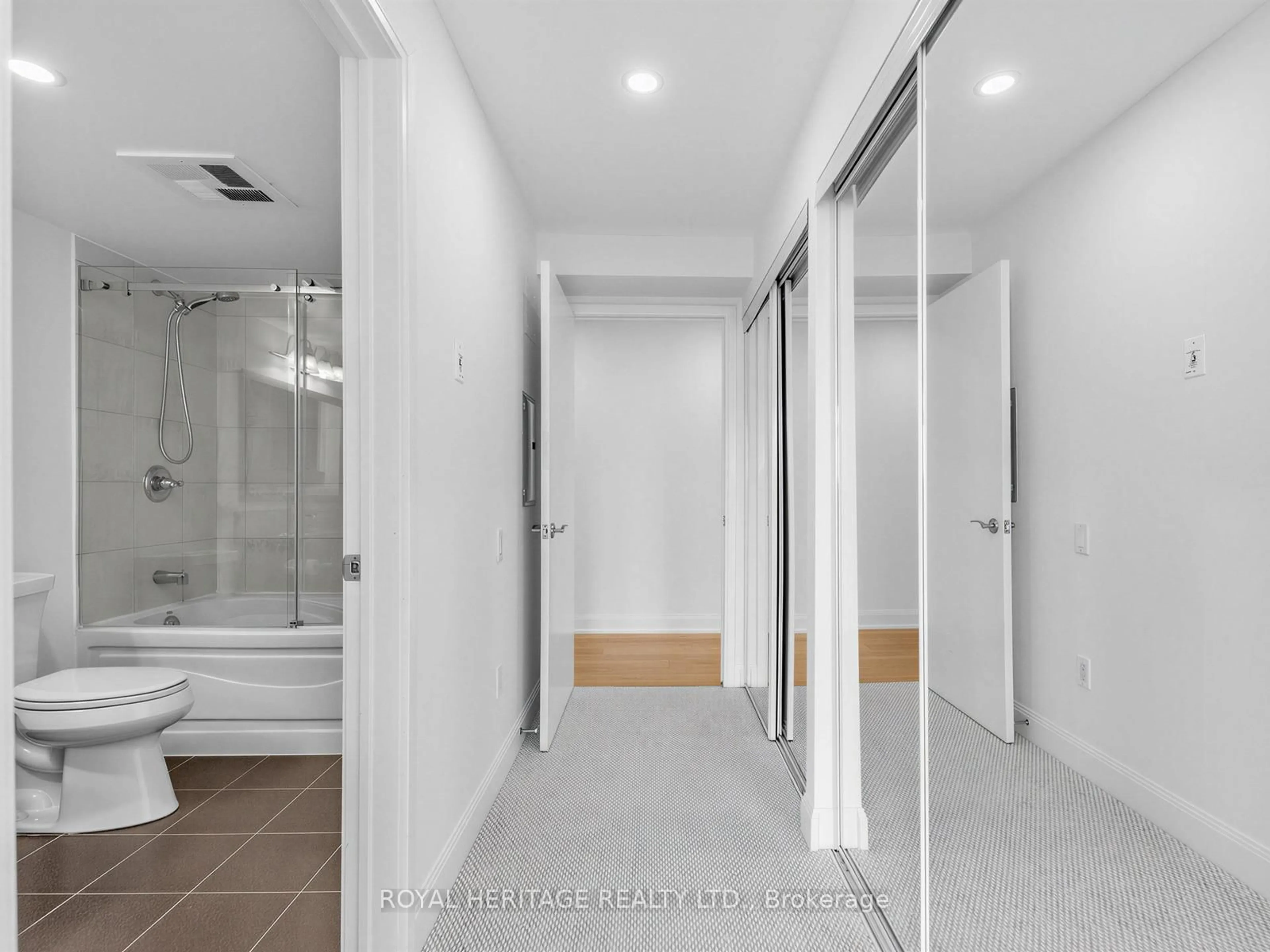 Standard bathroom, unknown for 2181 Yonge St #2305, Toronto Ontario M4S 3H7