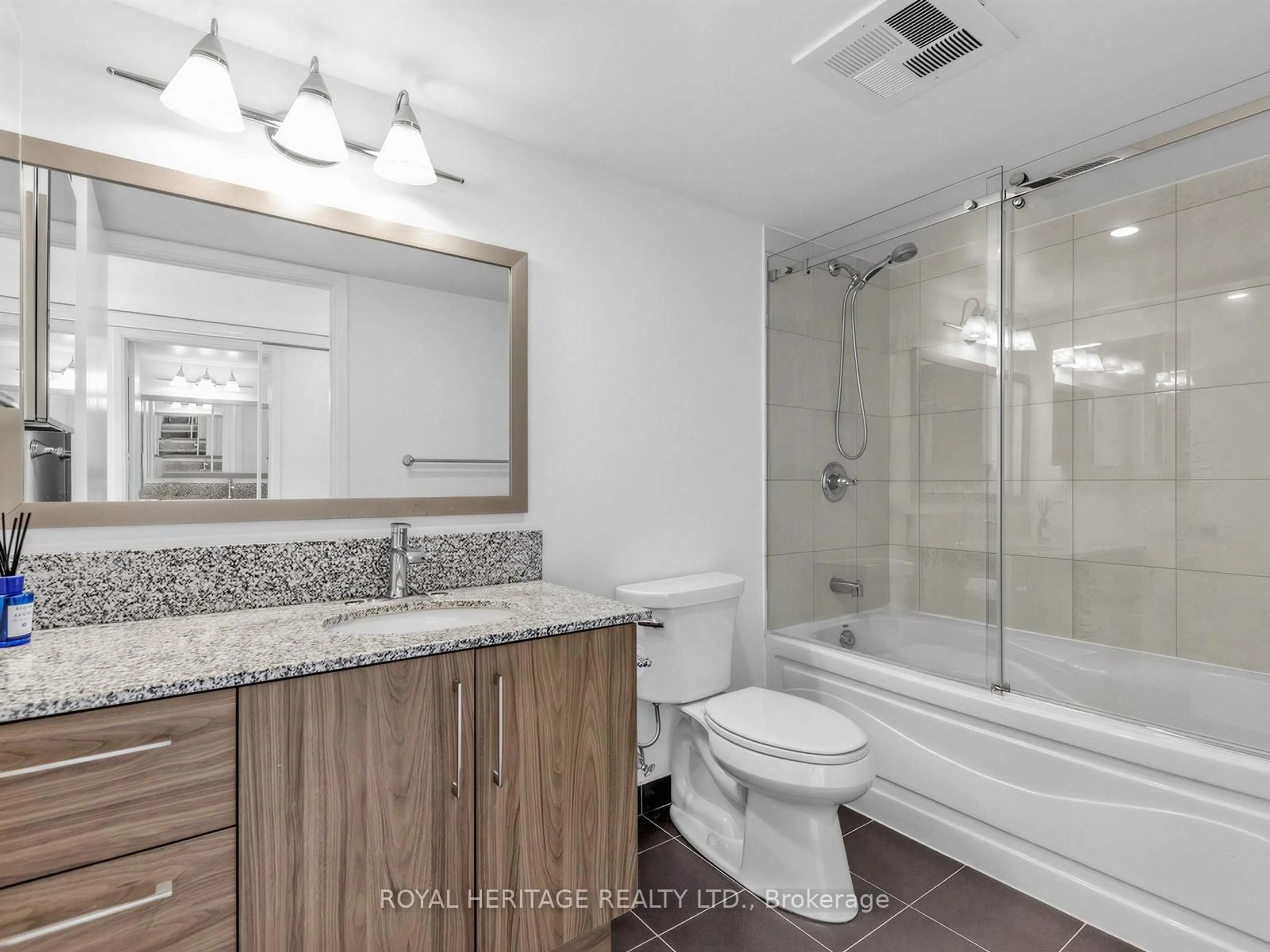 Standard bathroom, ceramic/tile floor for 2181 Yonge St #2305, Toronto Ontario M4S 3H7