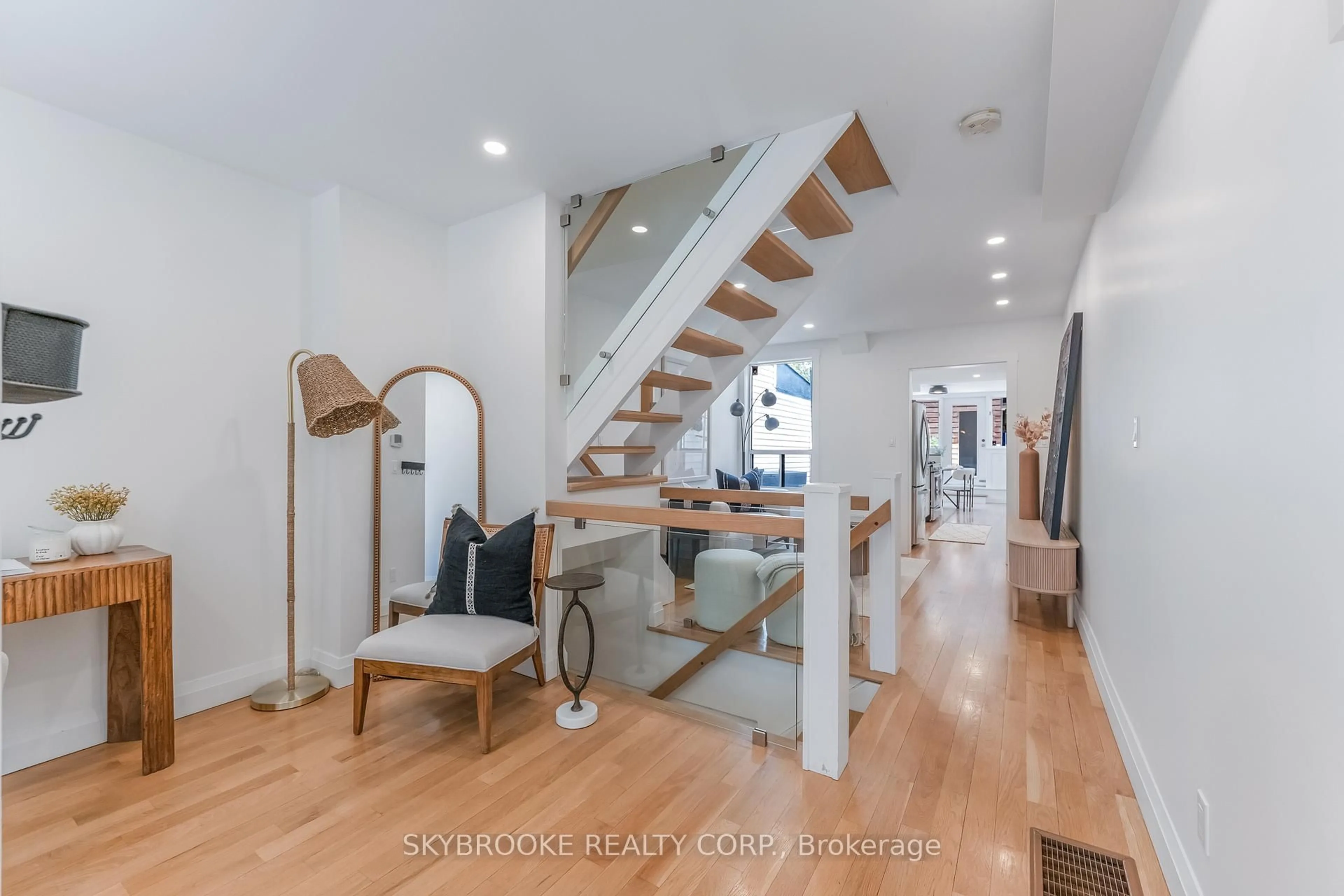 Indoor entryway for 14 Whitaker Ave, Toronto Ontario M6J 1A1