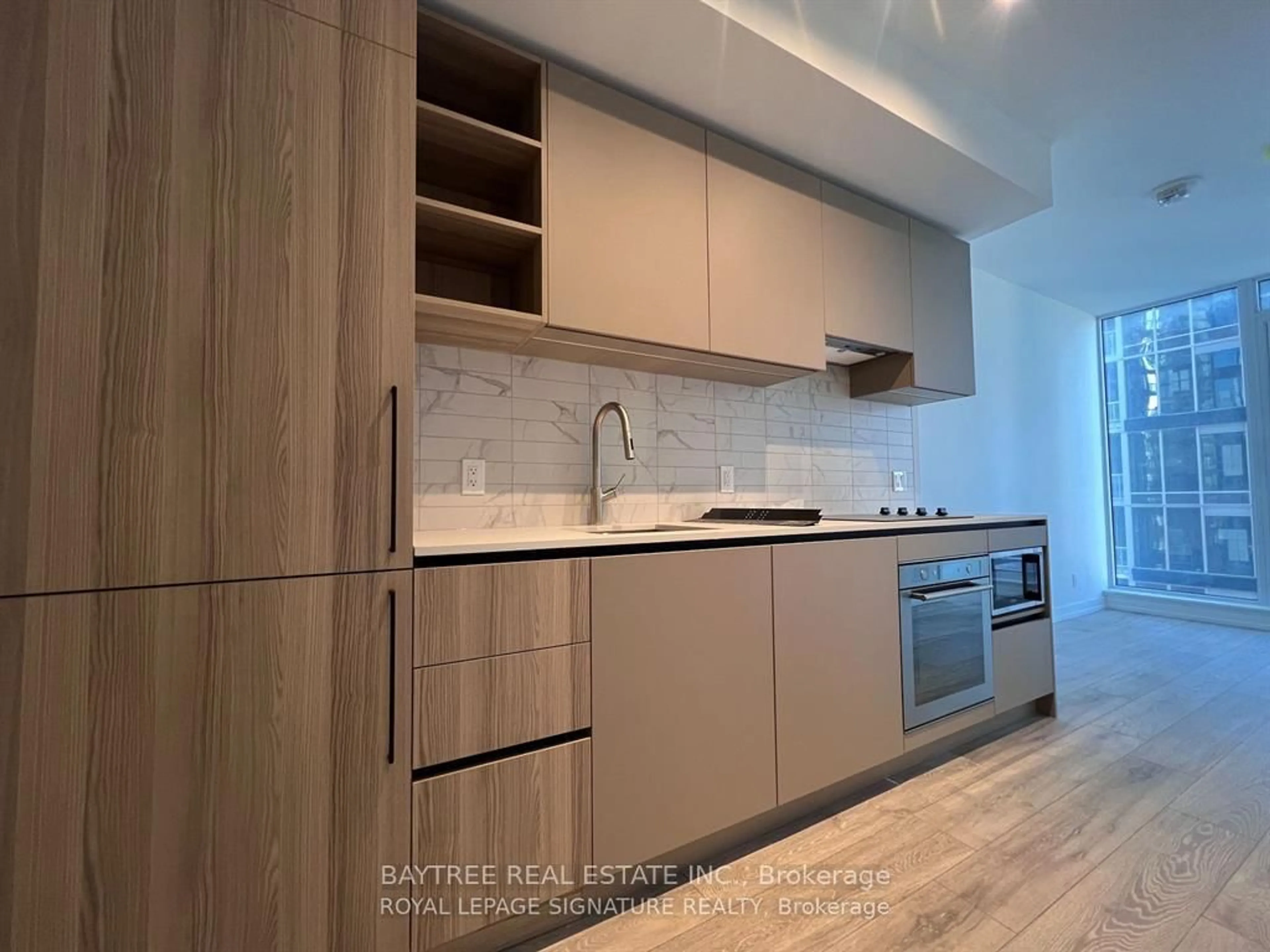 Standard kitchen, wood/laminate floor for 55 Mercer St #3610, Toronto Ontario M5V 0W4
