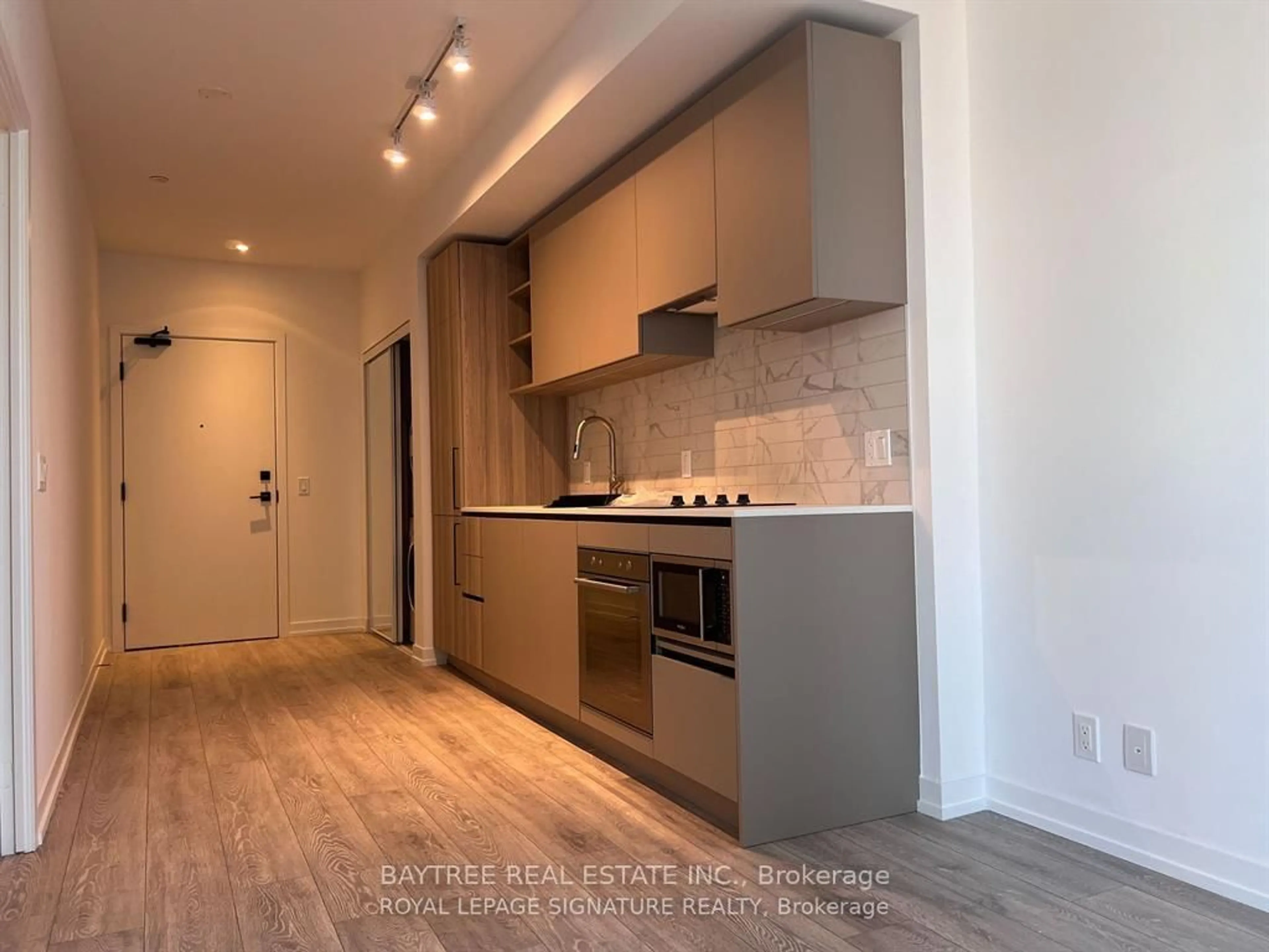 Standard kitchen, unknown for 55 Mercer St #3610, Toronto Ontario M5V 0W4