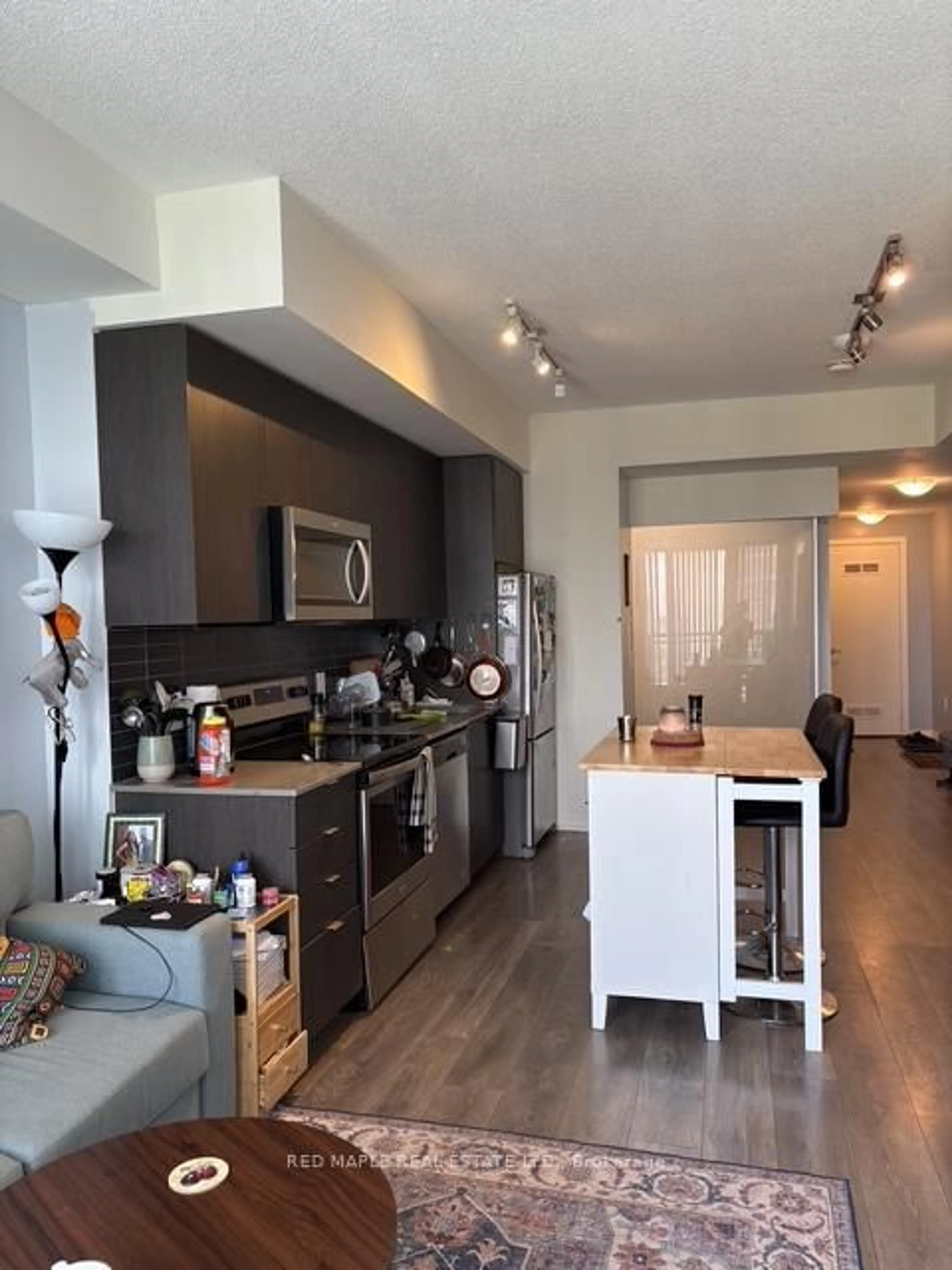 Open concept kitchen, wood/laminate floor for 3237 Bayview Ave #907, Toronto Ontario M2K 2N4