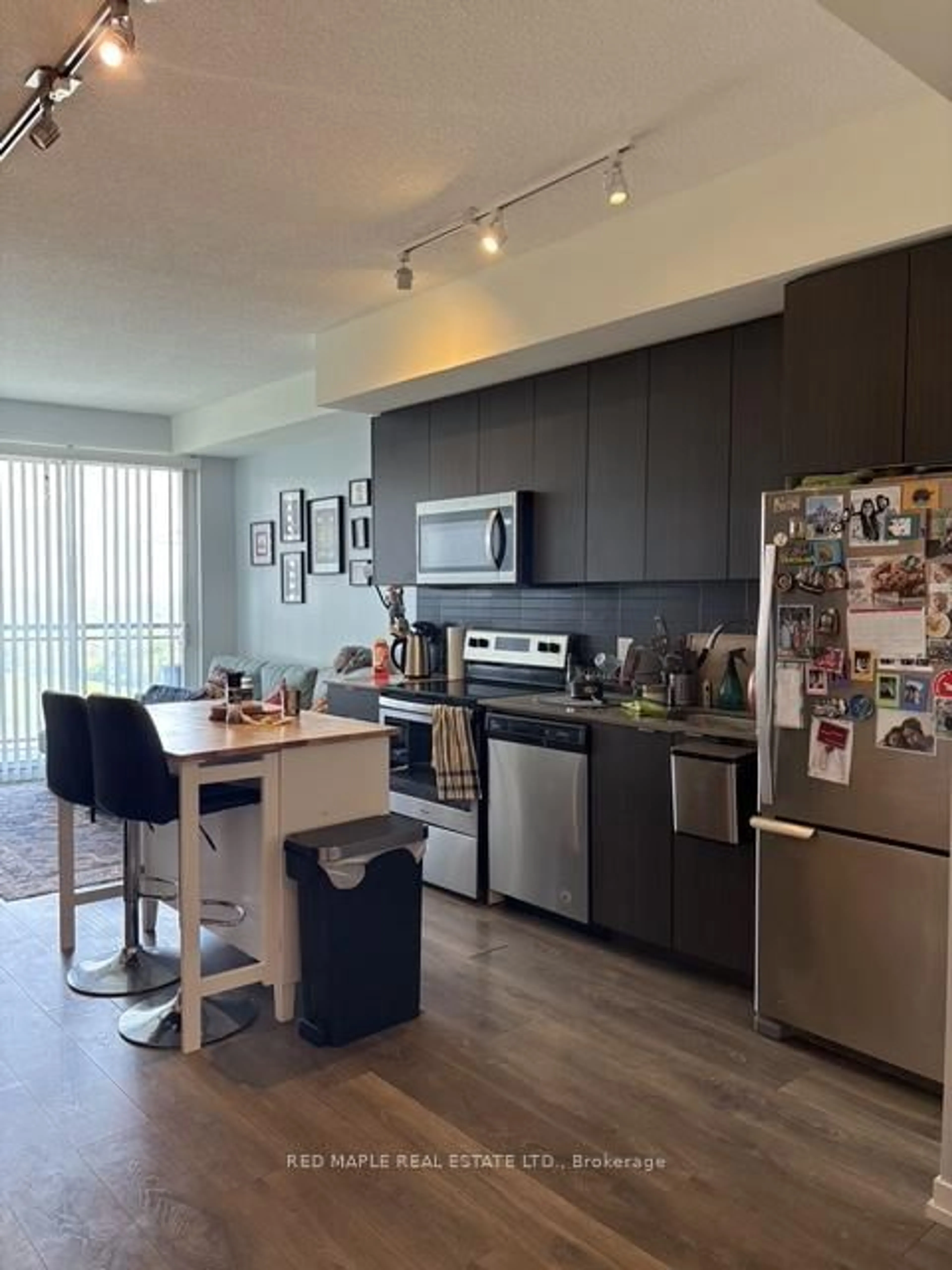 Open concept kitchen, wood/laminate floor for 3237 Bayview Ave #907, Toronto Ontario M2K 2N4