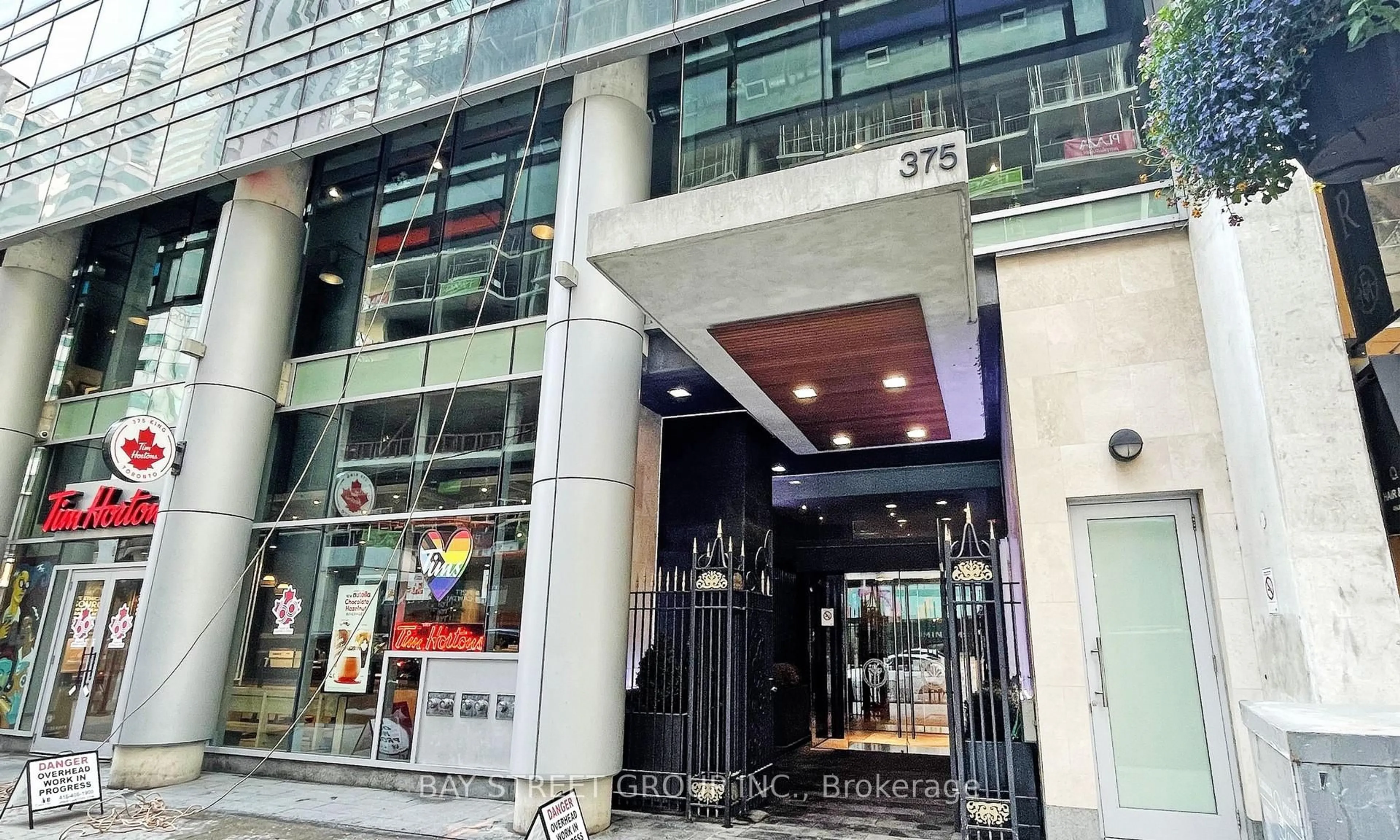 Indoor foyer for 375 King St #403, Toronto Ontario M5V 1K5