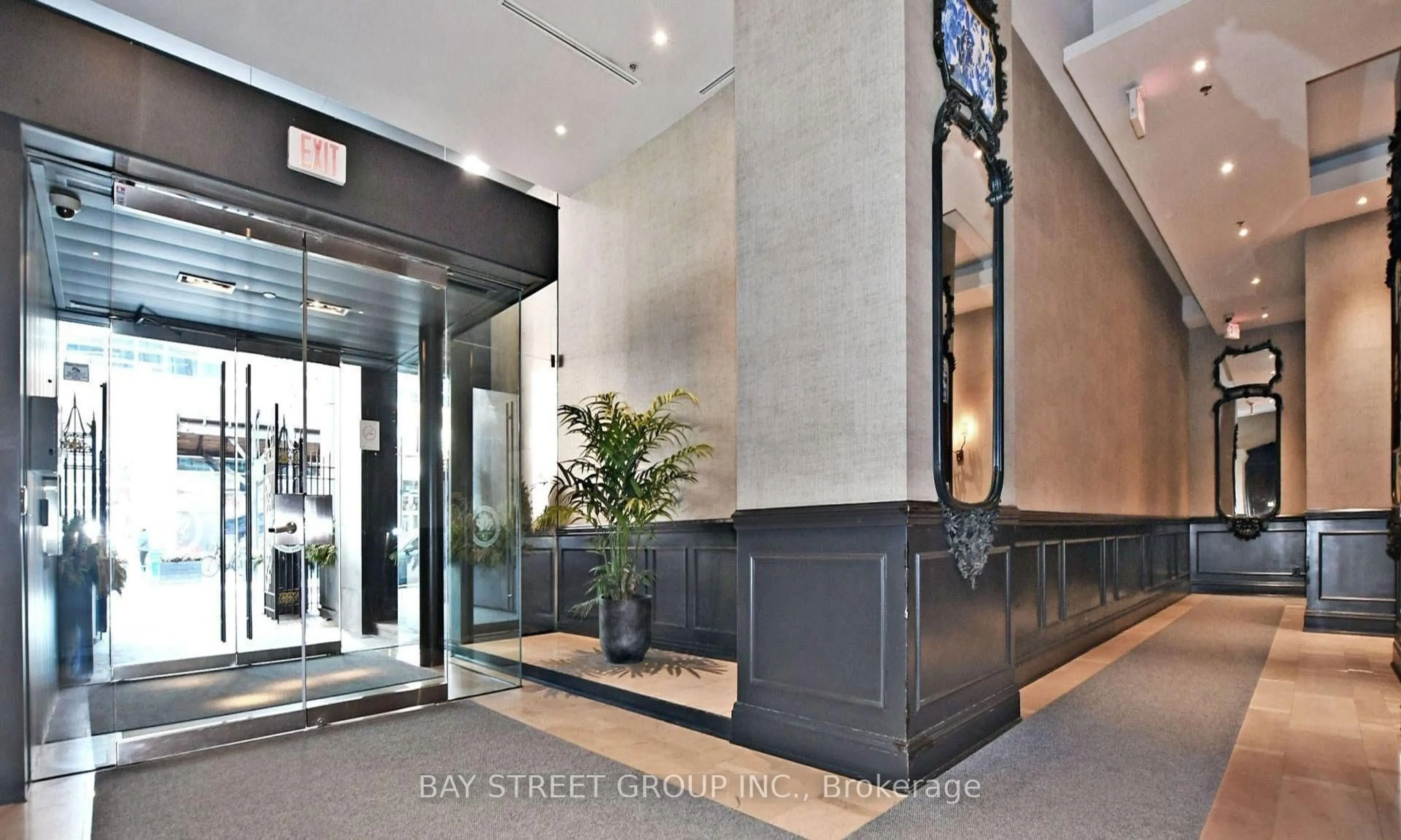 Indoor foyer for 375 King St #403, Toronto Ontario M5V 1K5