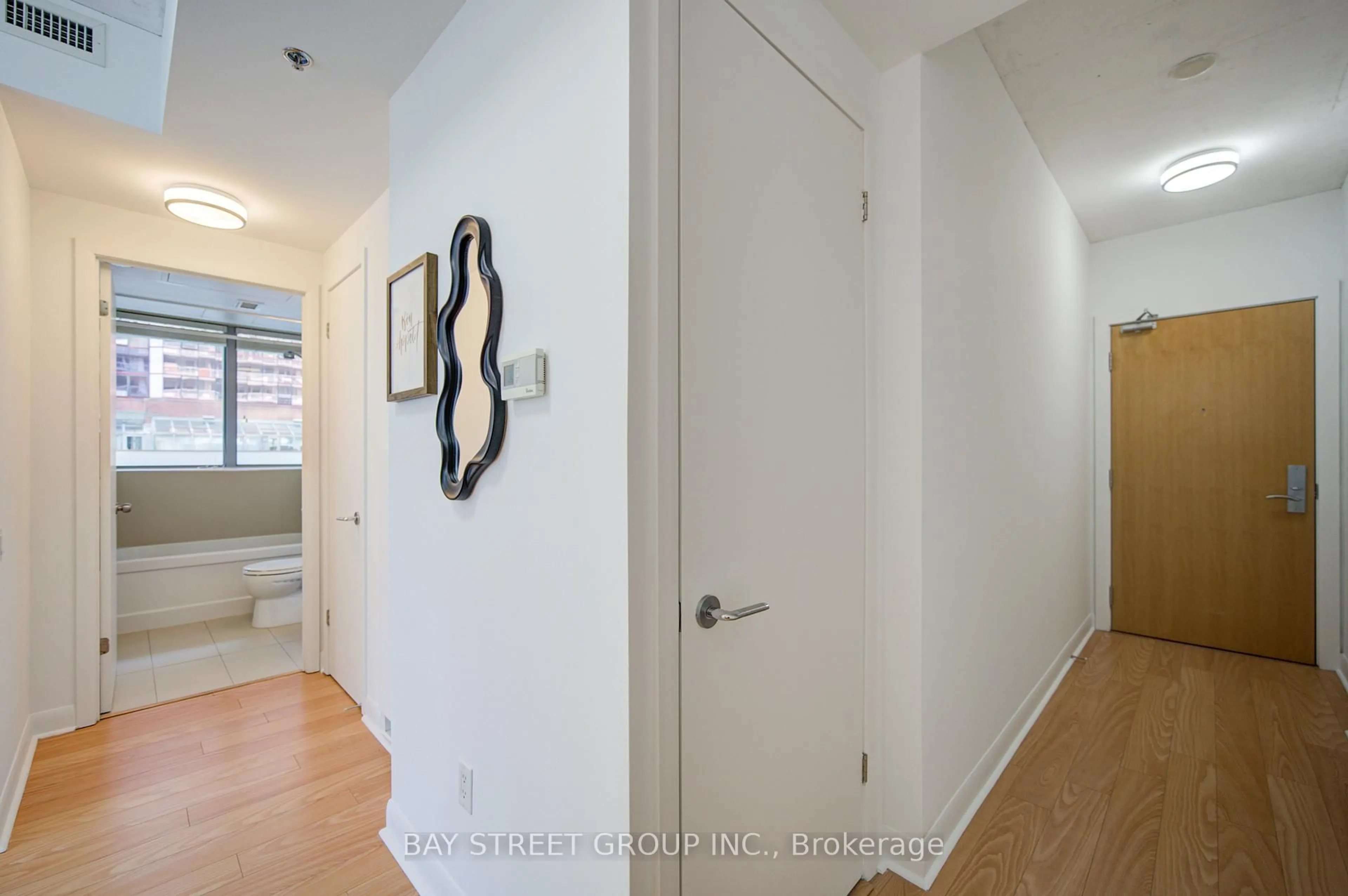 Indoor entryway for 375 King St #403, Toronto Ontario M5V 1K5