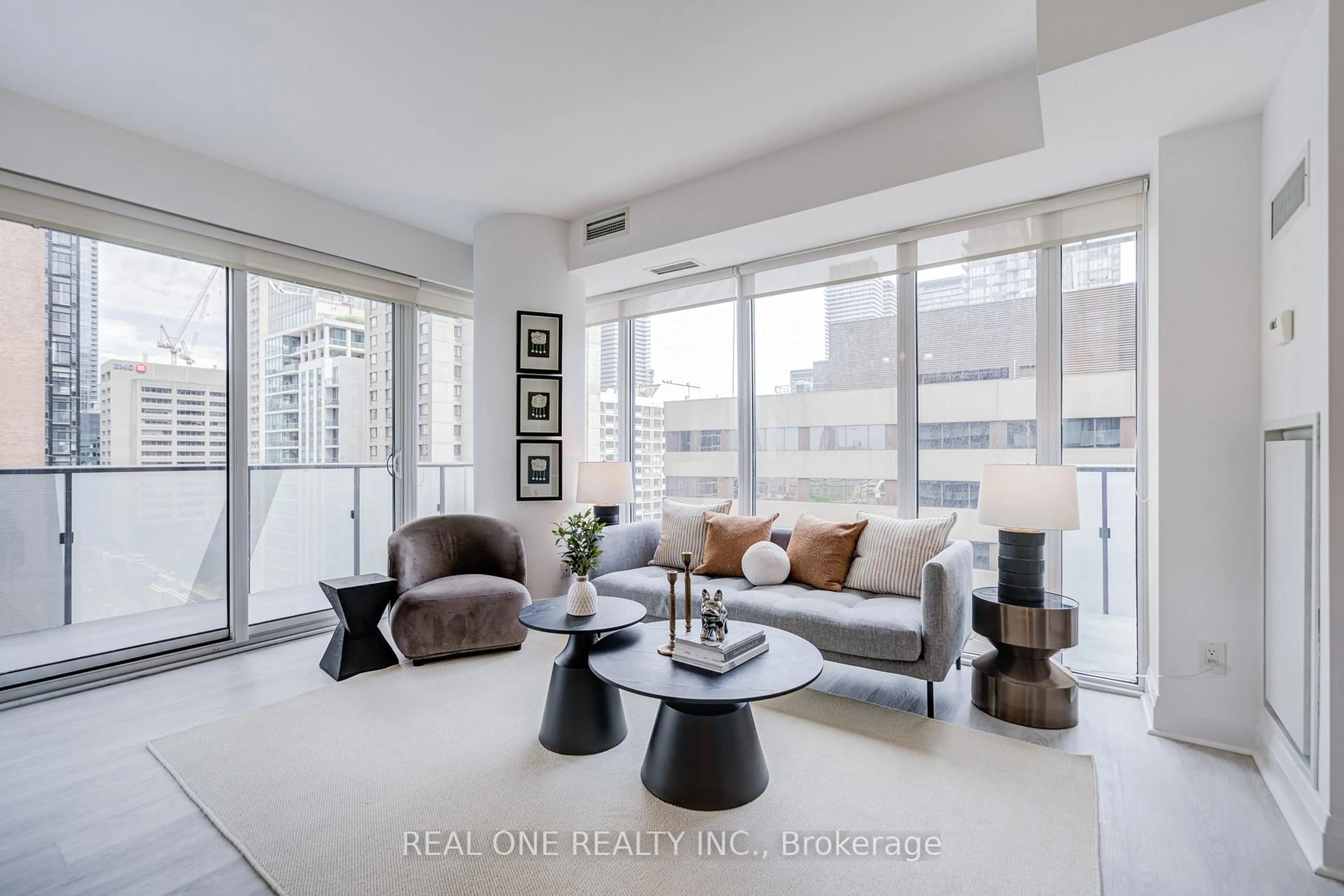 Living room with furniture, unknown for 1080 Bay St #1510, Toronto Ontario M5S 0A5