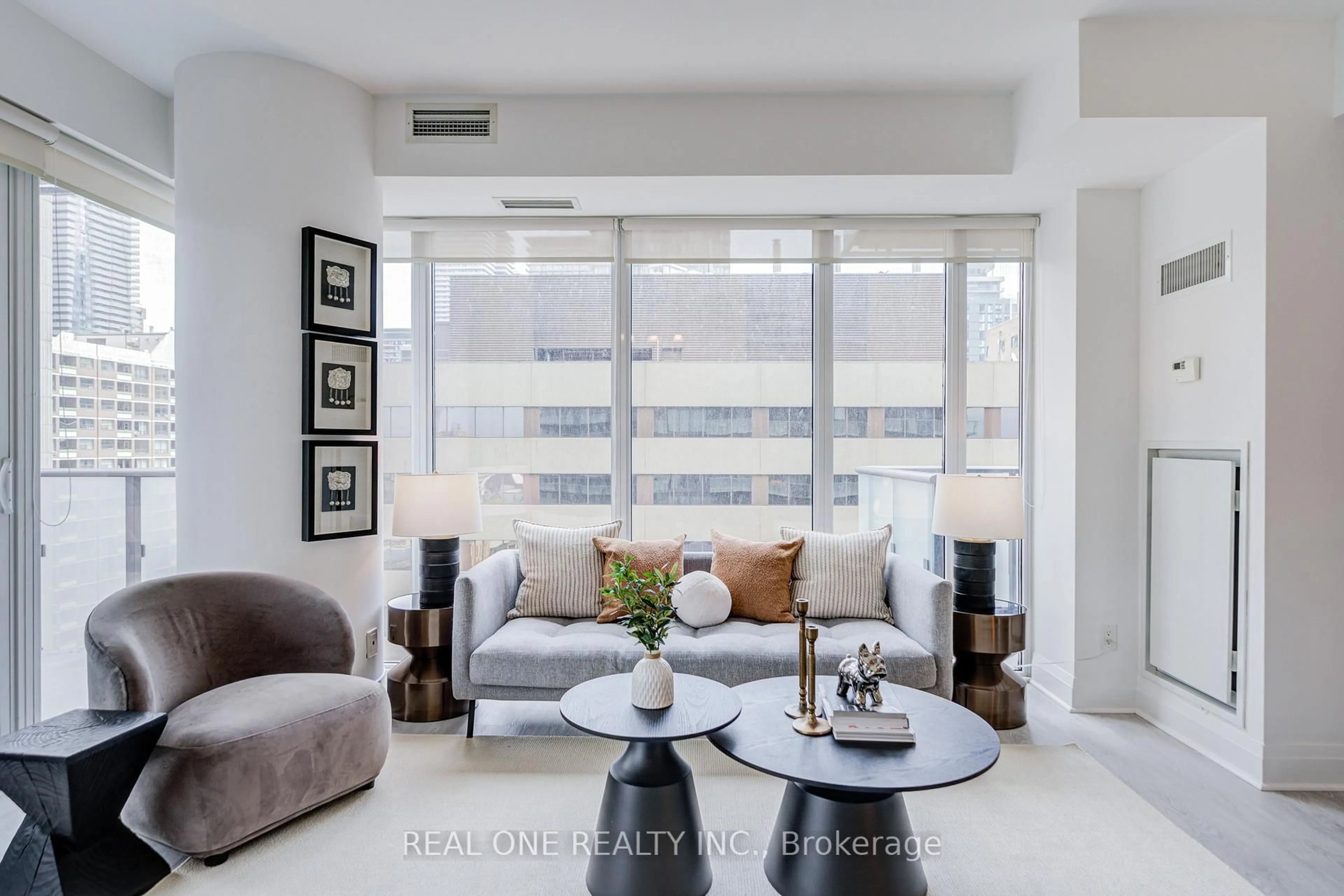 Living room with furniture, unknown for 1080 Bay St #1510, Toronto Ontario M5S 0A5