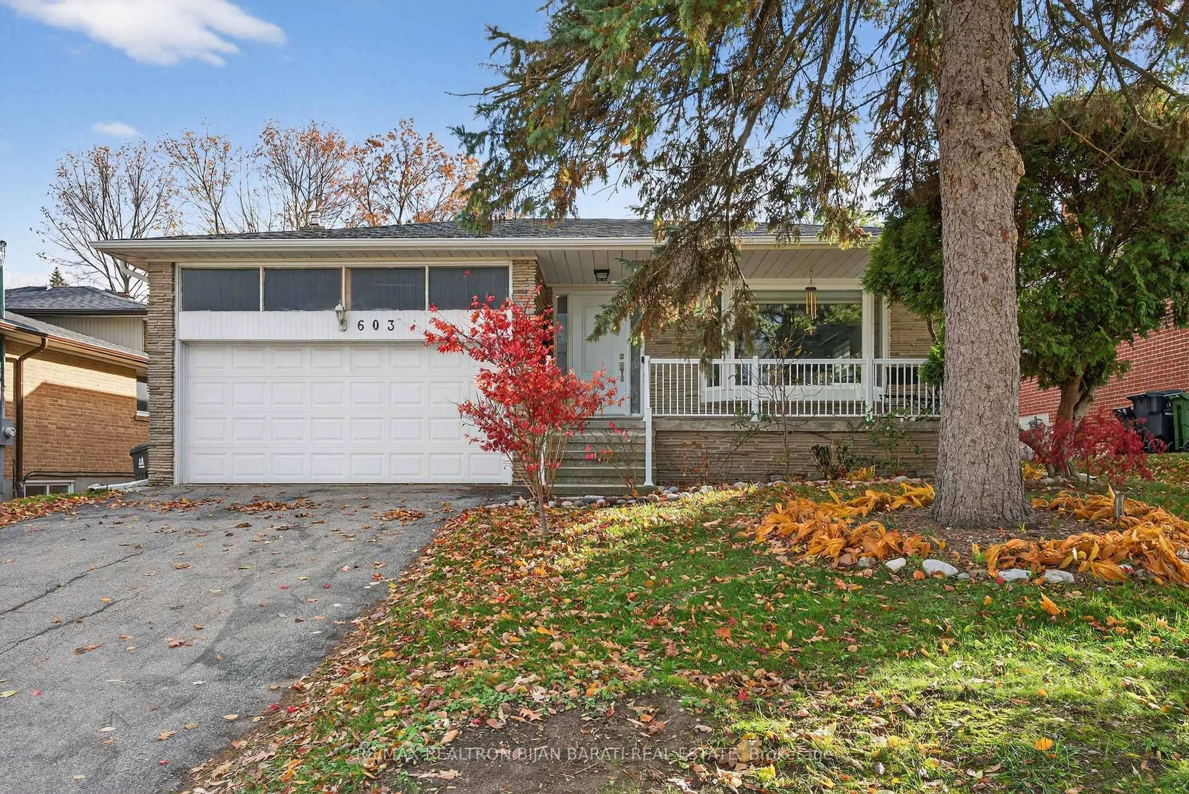 Home with vinyl exterior material, street for 603 Cummer Ave, Toronto Ontario M2K 2M5