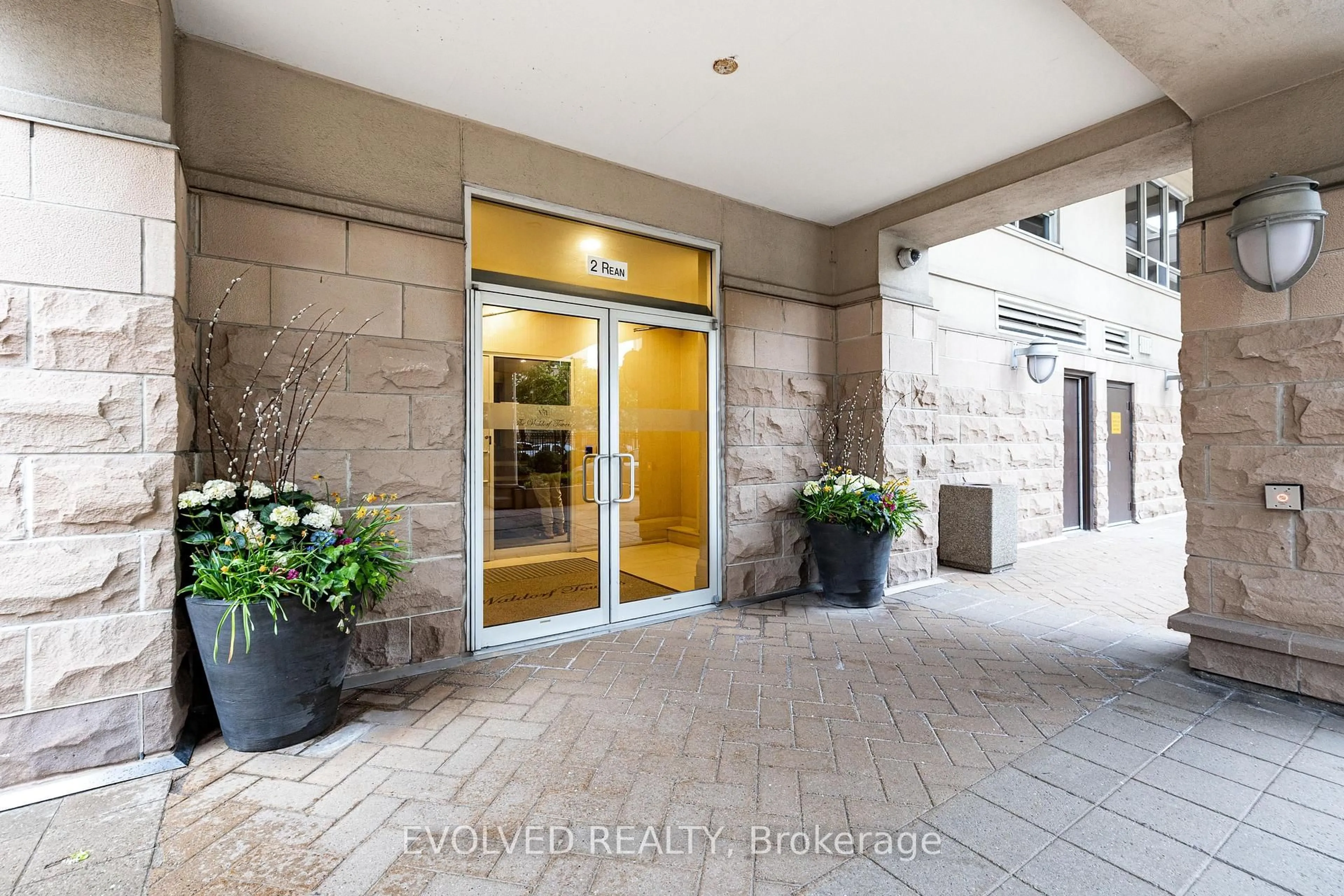 Indoor foyer for 2 Rean Dr #2008, Toronto Ontario M2K 3B8